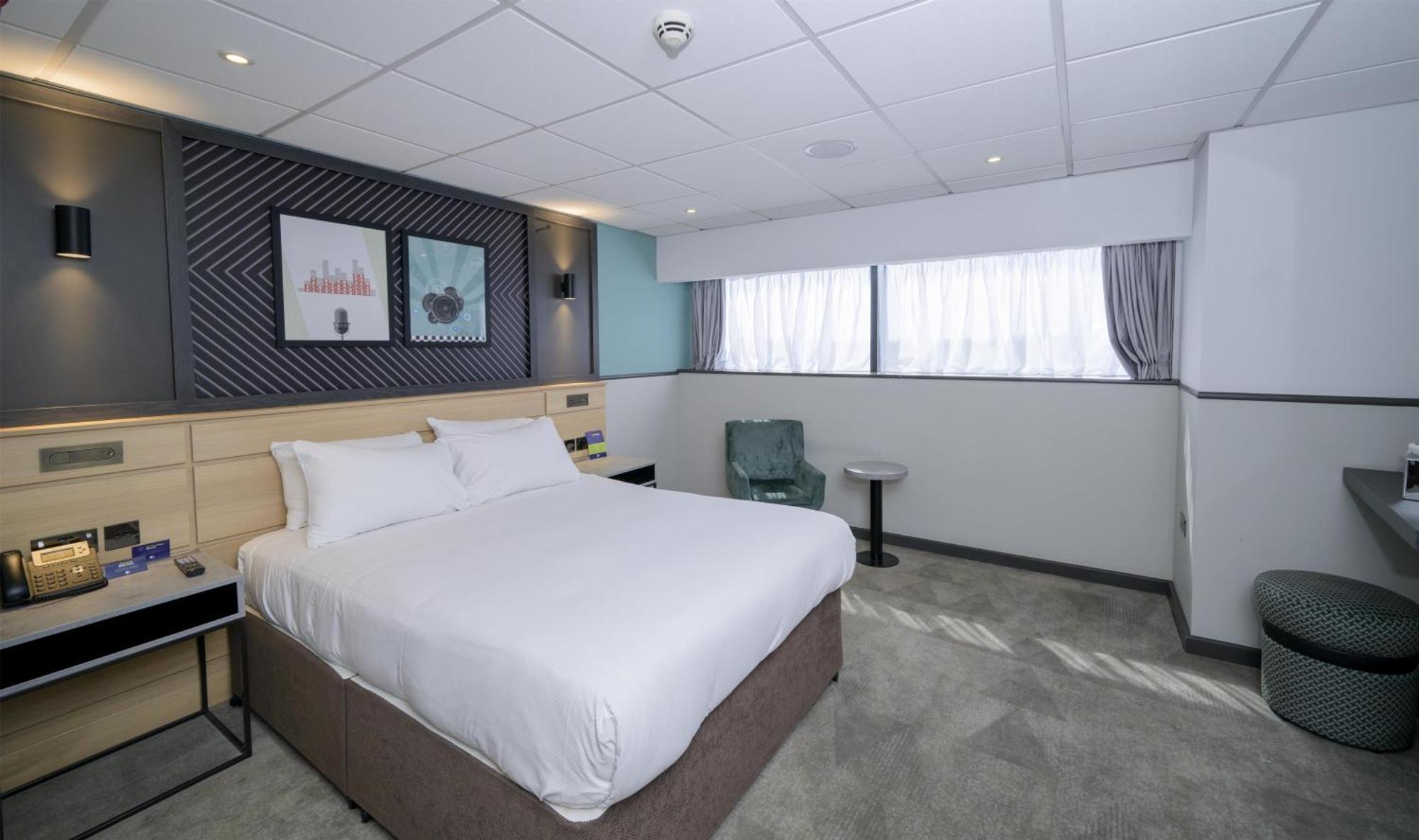 Queen Room,1765586205:JPEG