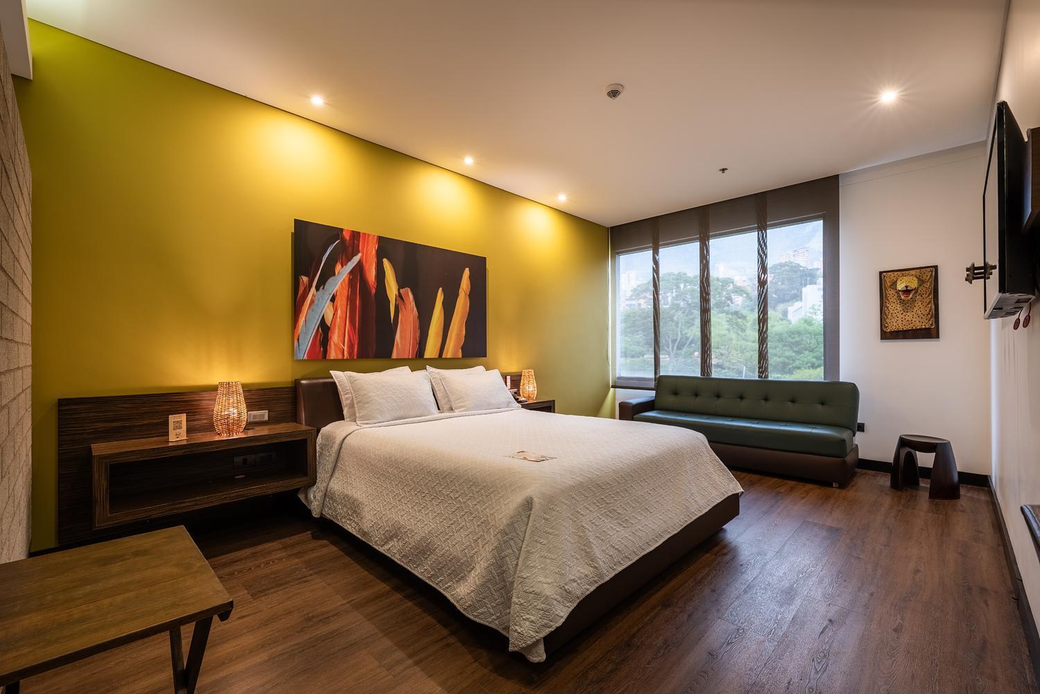 Deluxe Queen Room