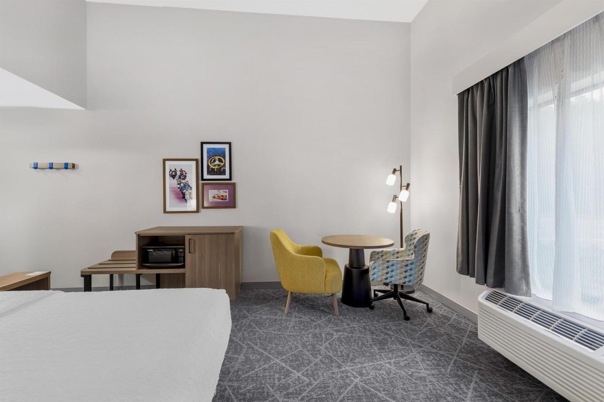 King Room Accessible Tub Mobility Hearing Access or Non-Smoking