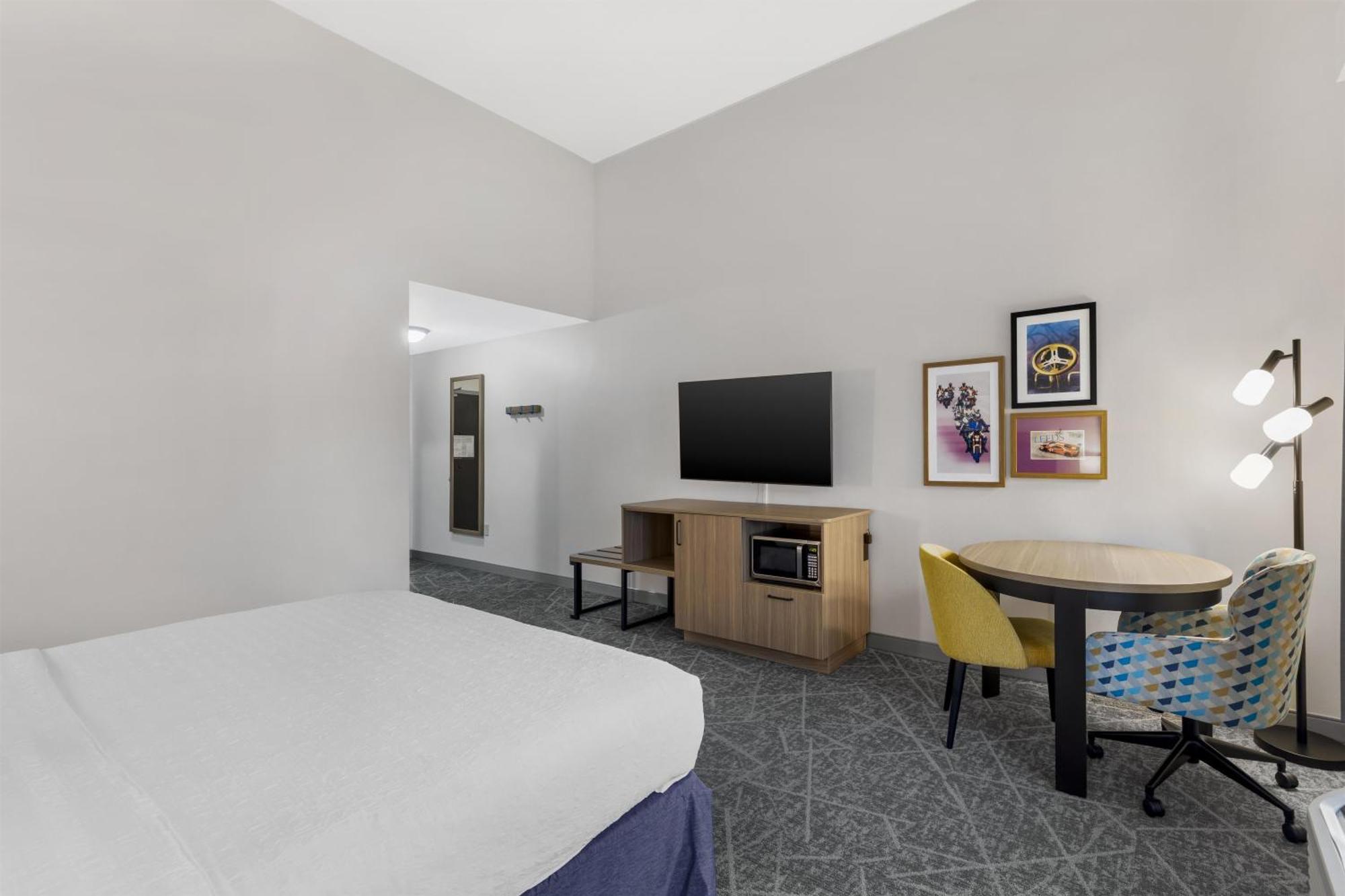 King Room Accessible Tub Mobility Hearing Access or Non-Smoking