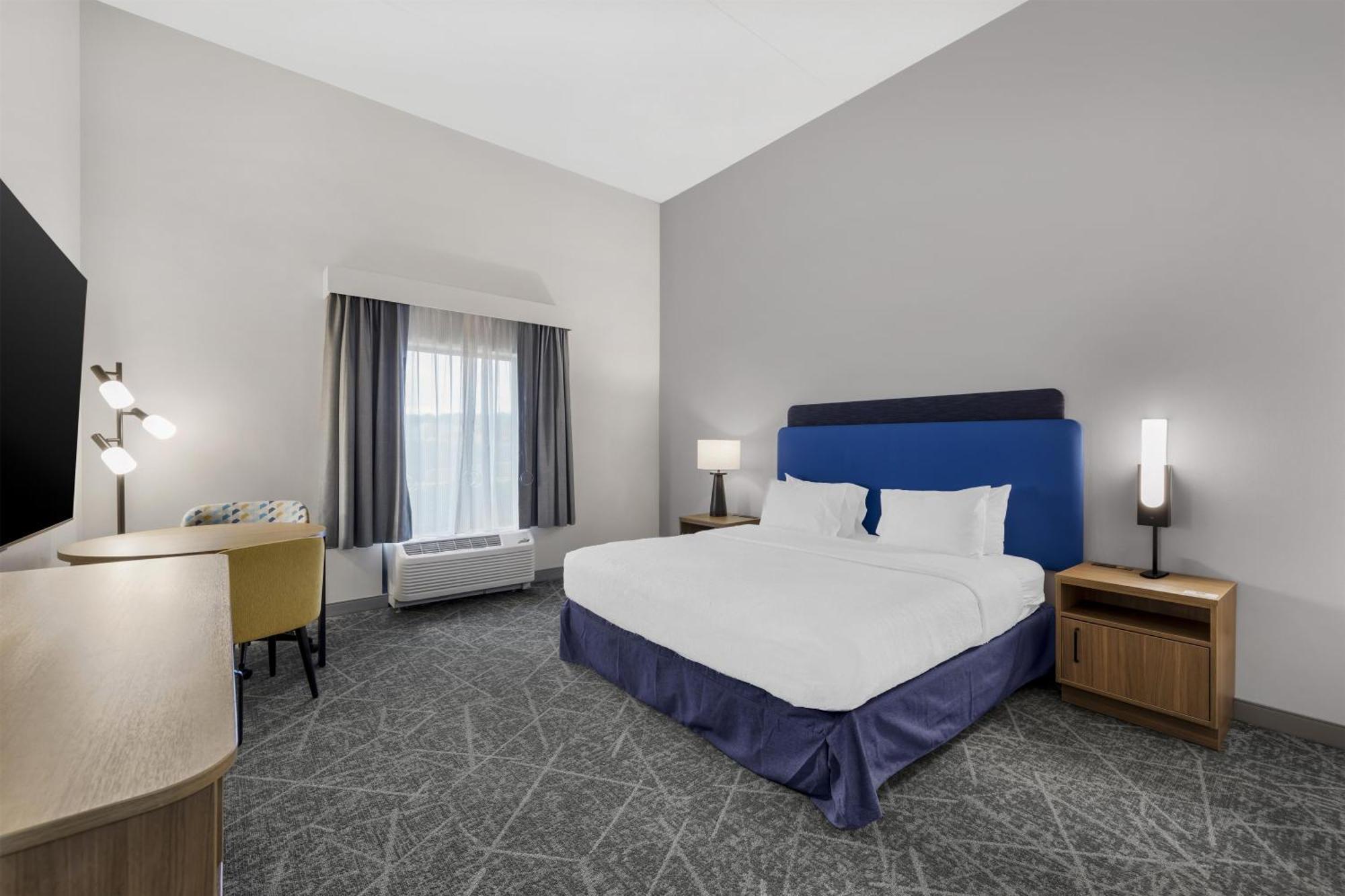 King Room Accessible Tub Mobility Hearing Access or Non-Smoking