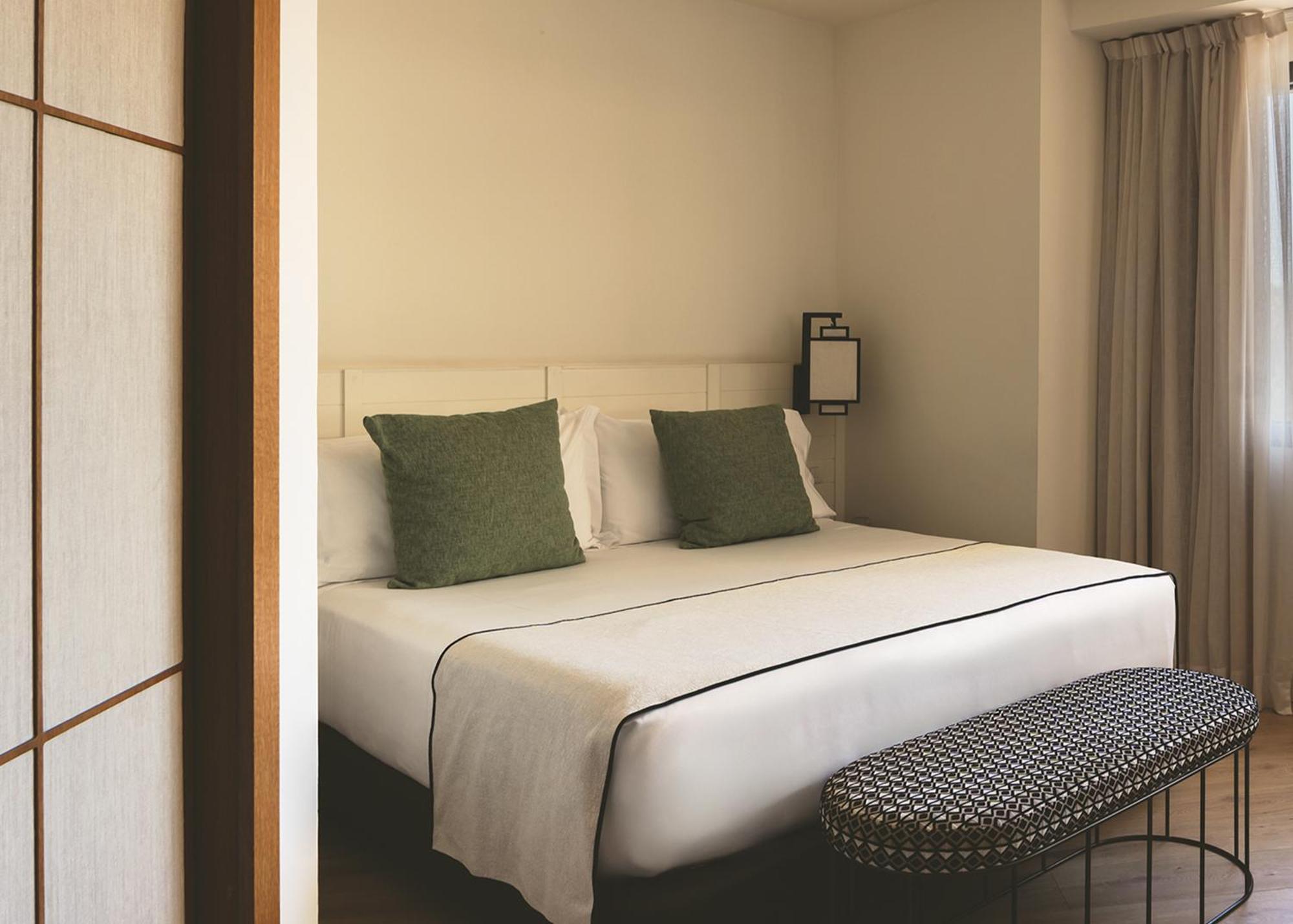 Deluxe Double or Twin Room 1