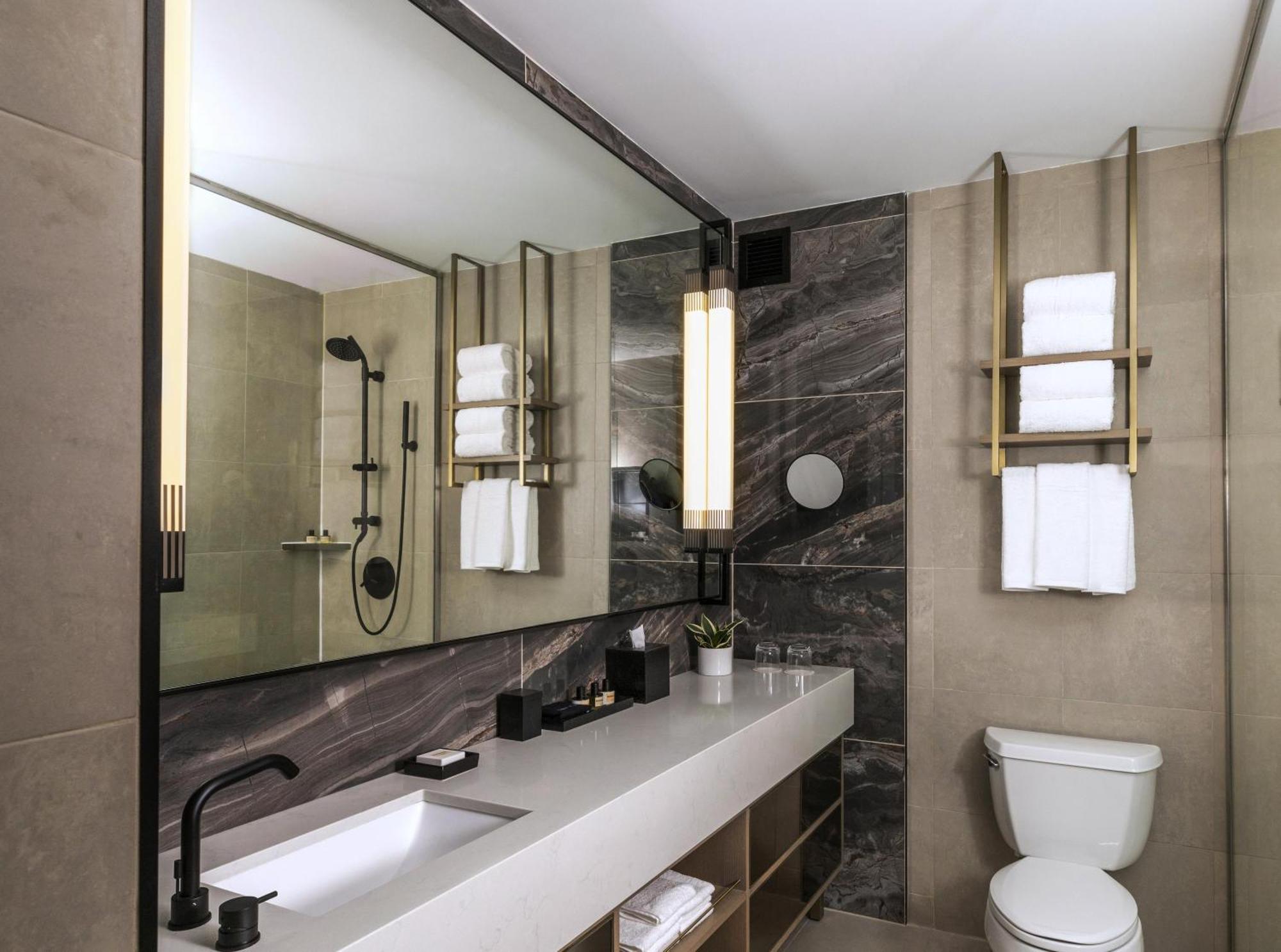 King Studio Suite