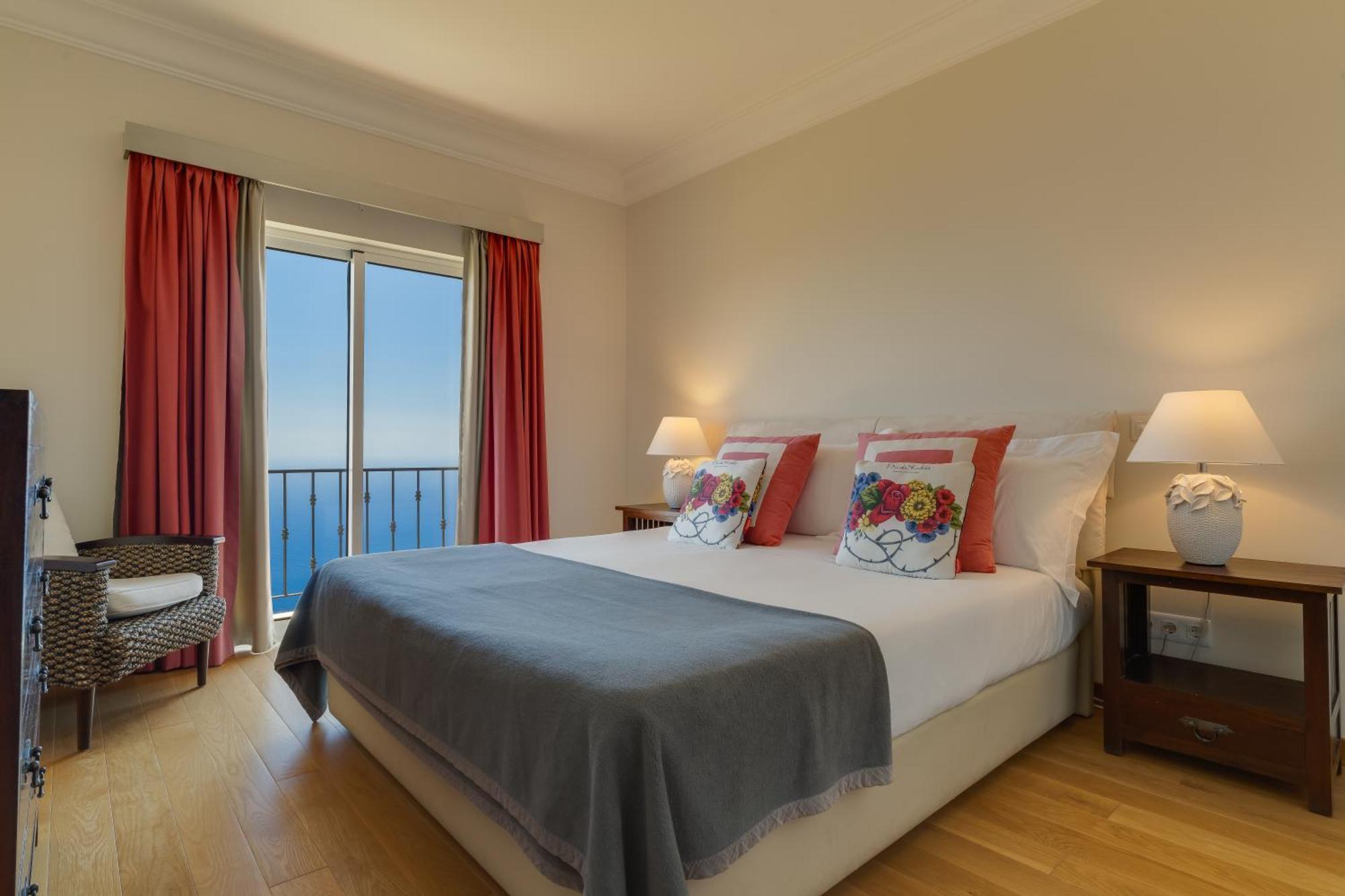 Two-Bedroom Apartment Sea View