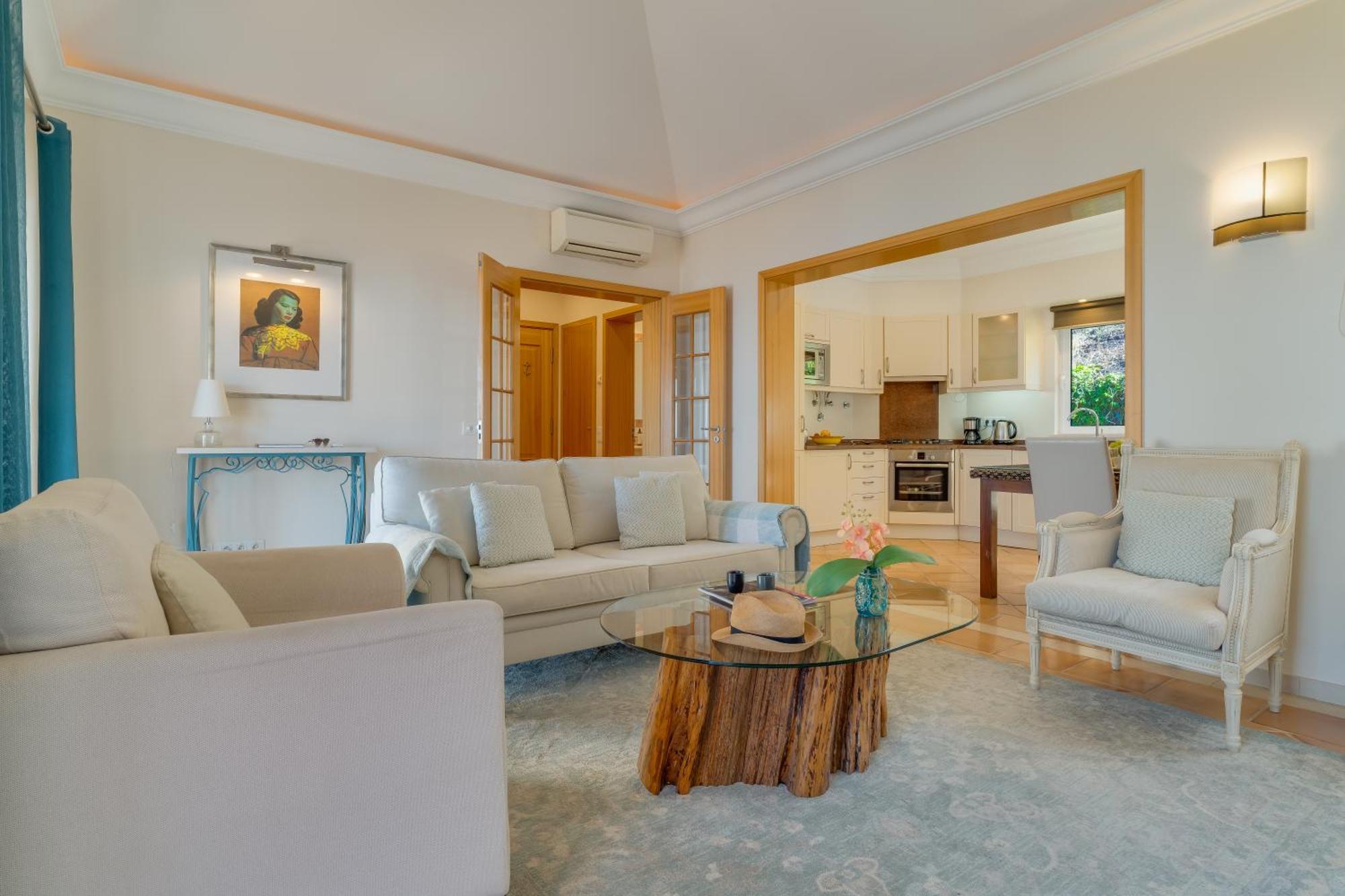 One-Bedroom Apartment Sea View