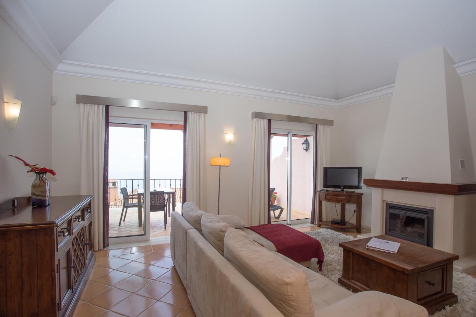 One-Bedroom Apartment Sea View