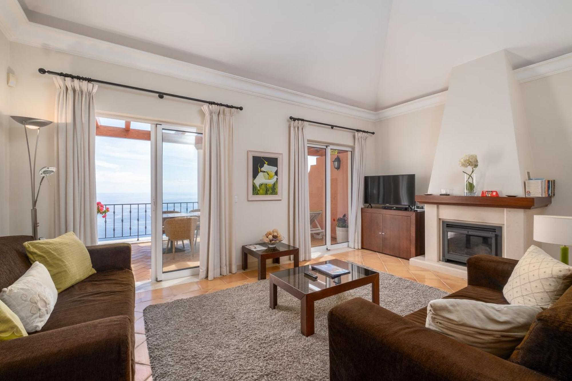 One-Bedroom Apartment Sea View