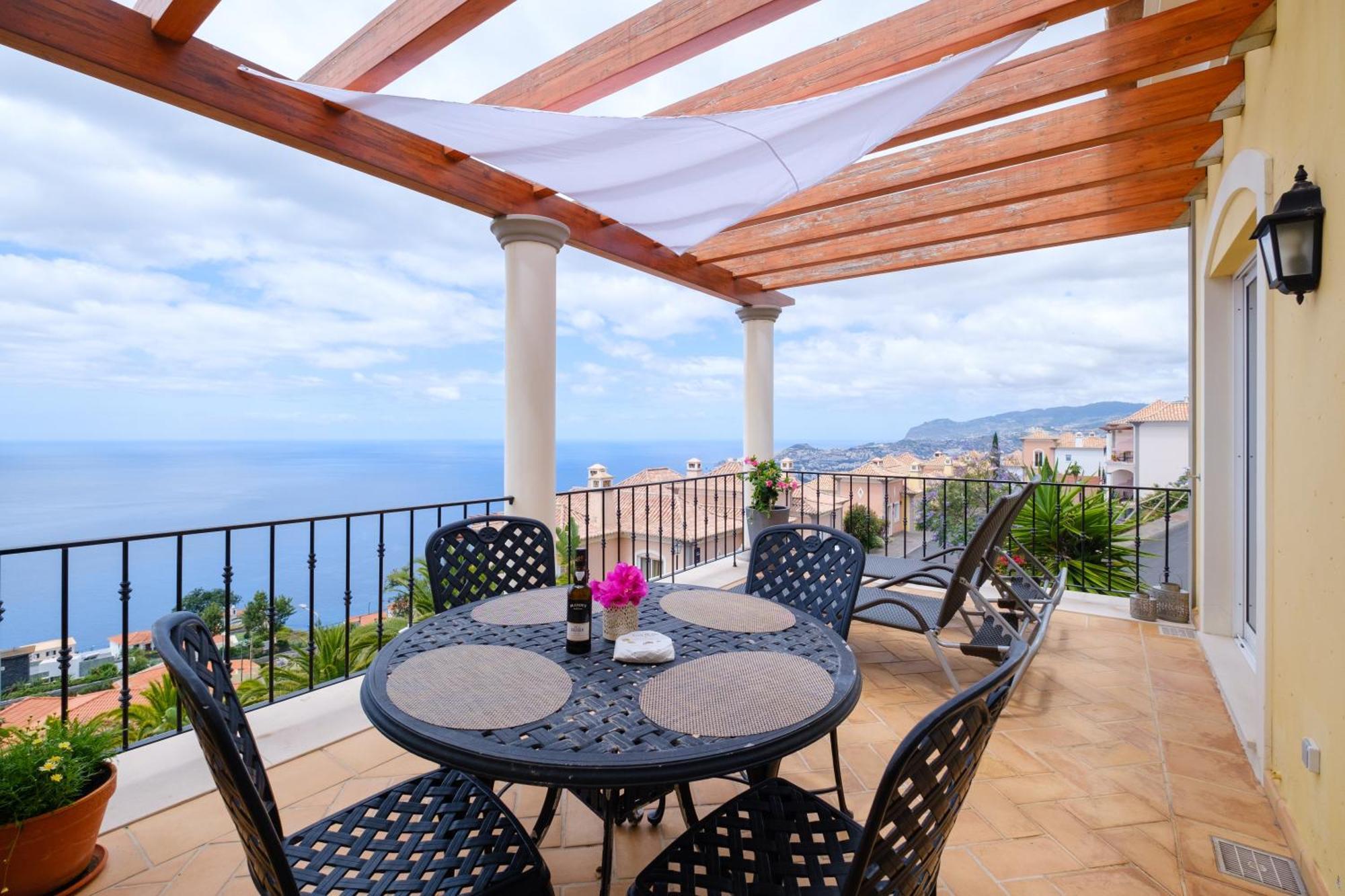One-Bedroom Apartment Sea View