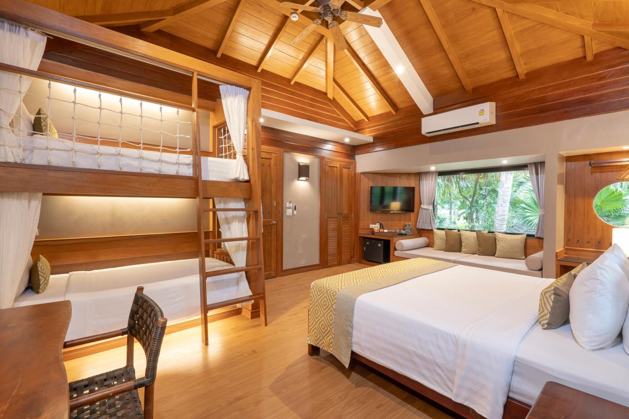 Deluxe Family Room Bunk Beds