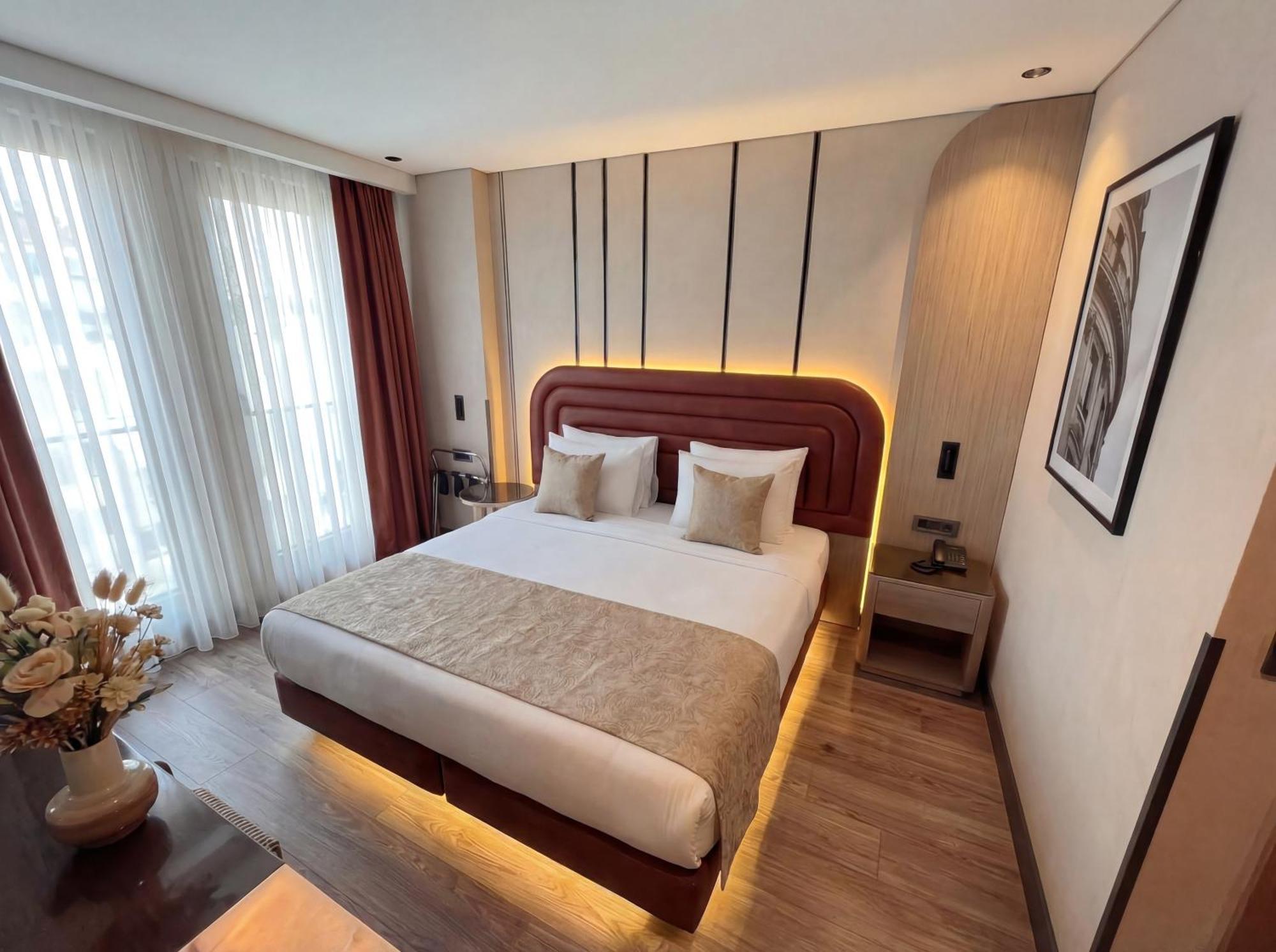 Deluxe King Room