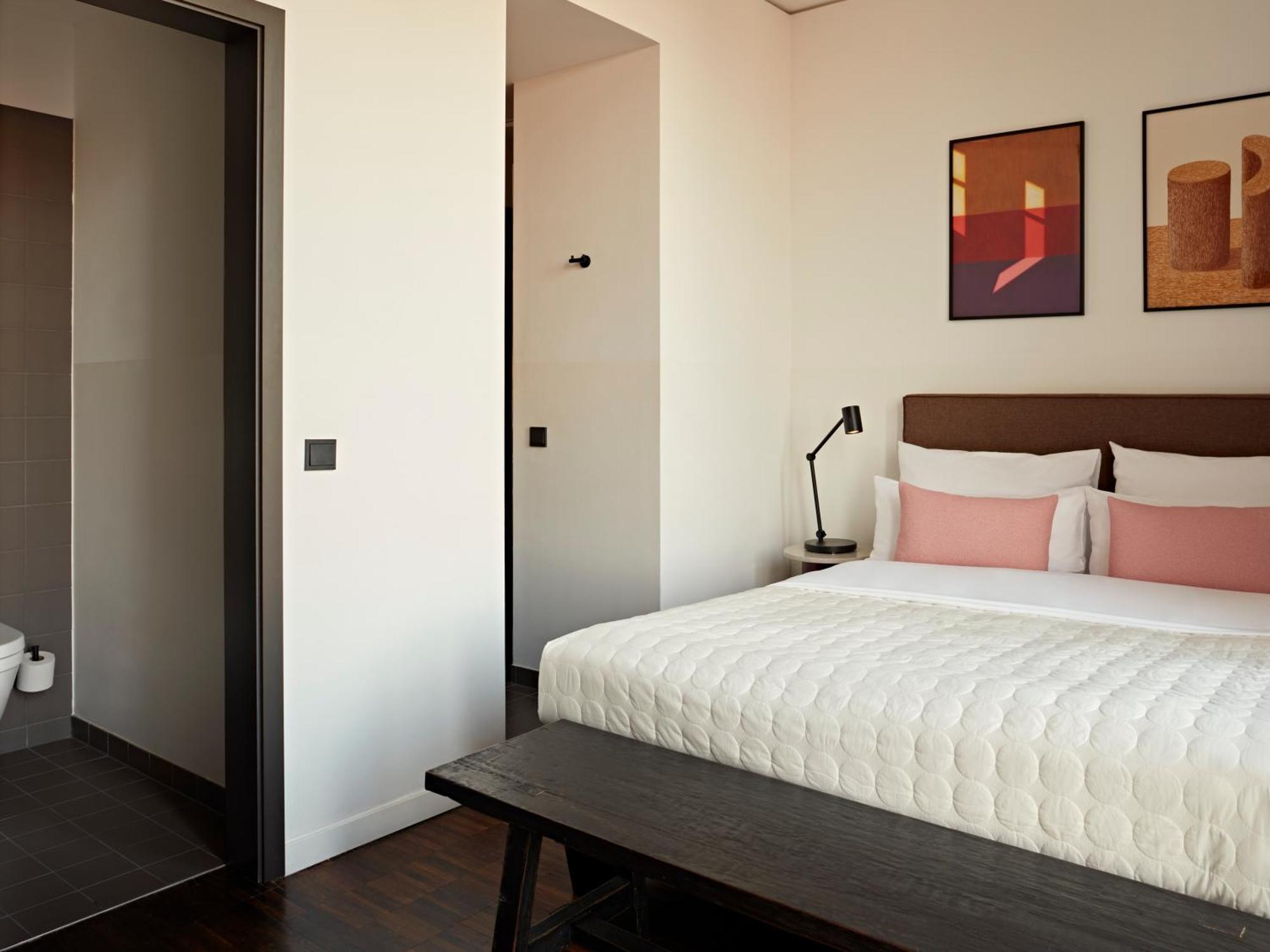 Medium Room