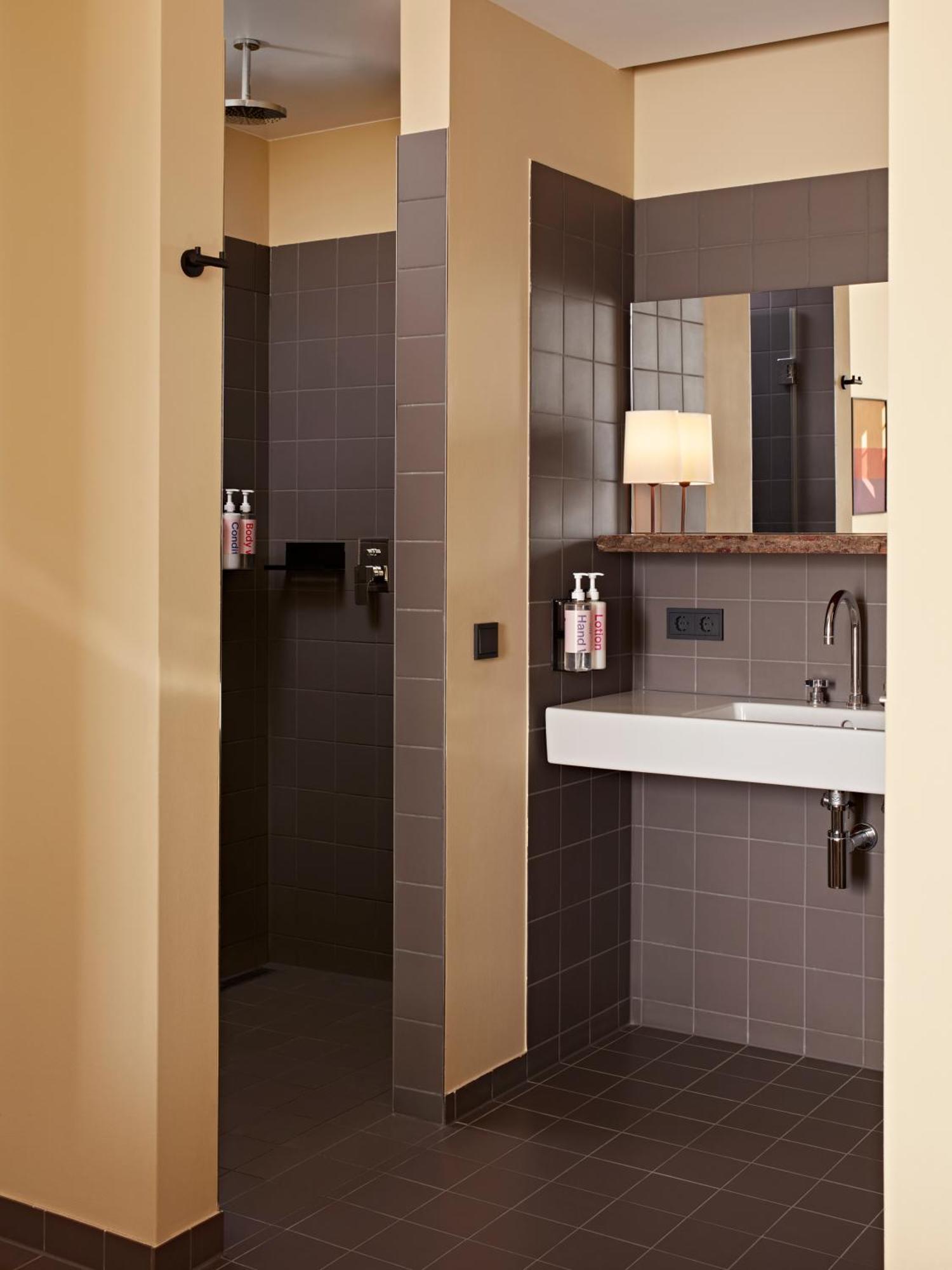 Large Room Bathtub