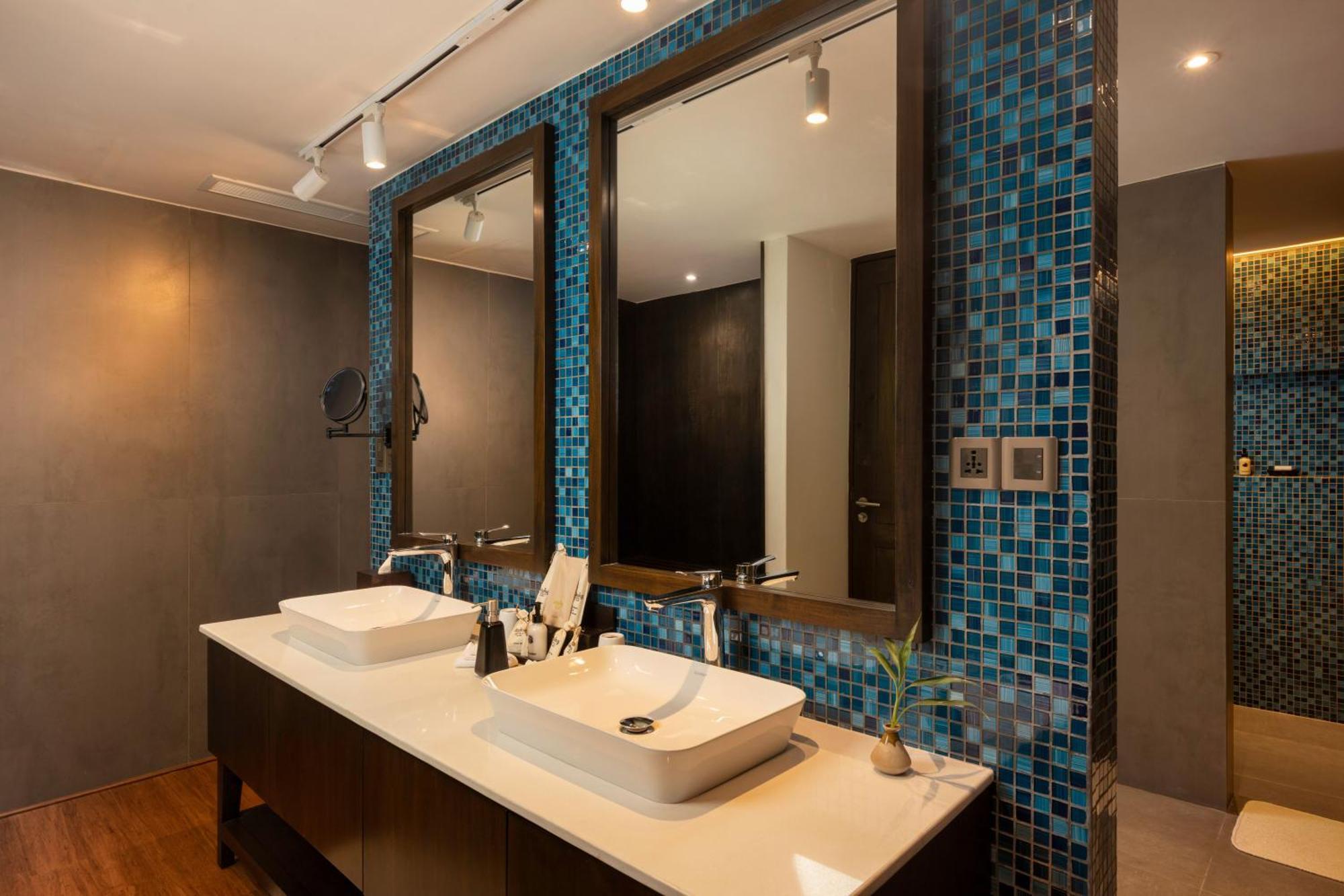 Sea Residence at Seaside Social Lounge & Bar & on Spa Black Coral & Centre Point Restaurants