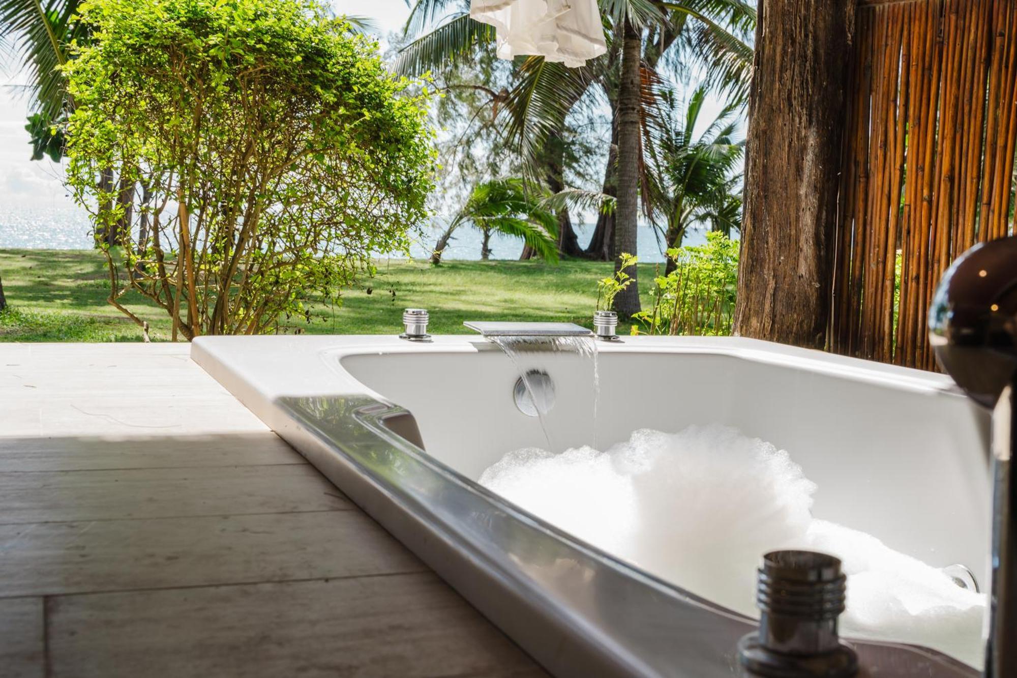 Beach Front Villa Spa Bath