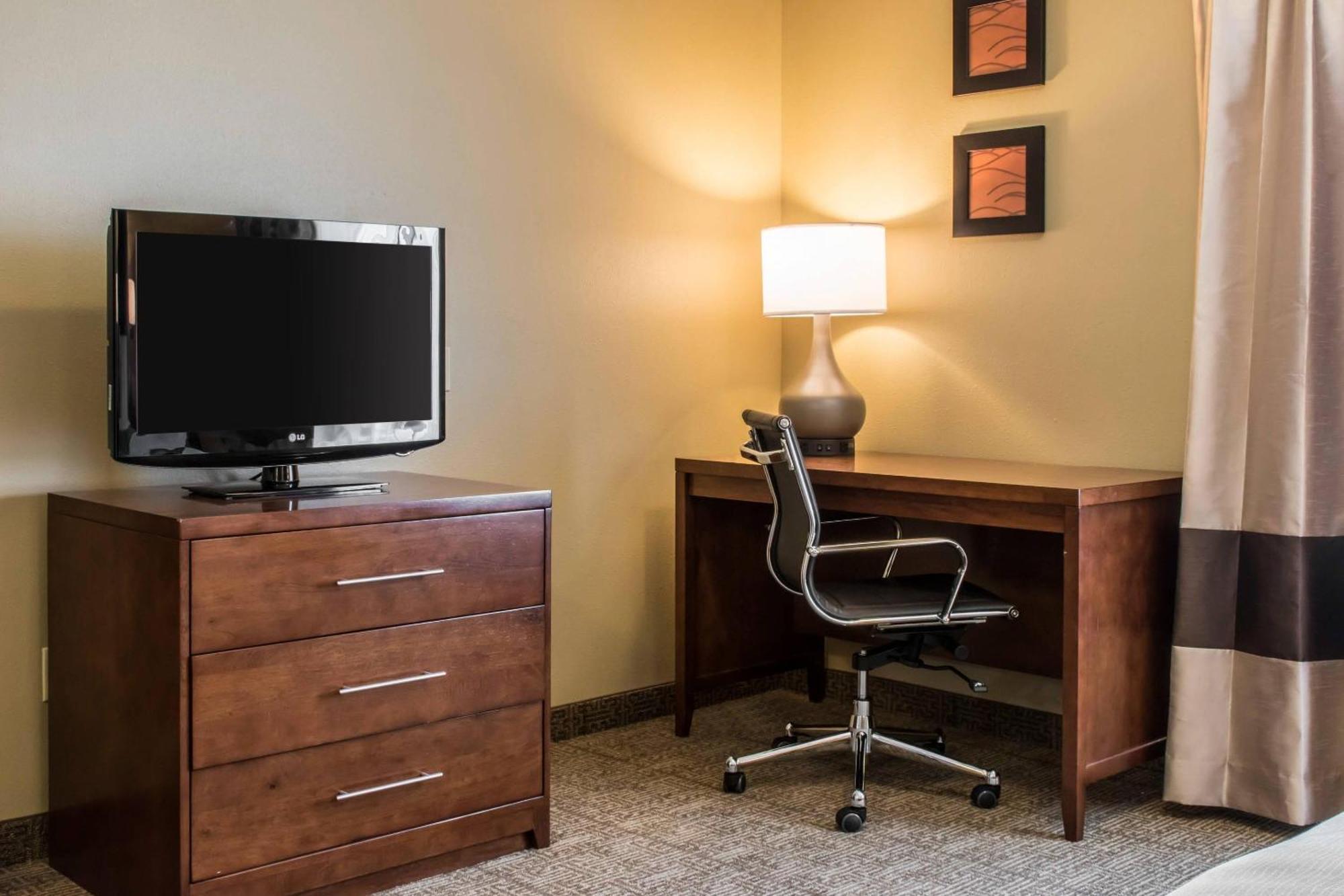 King Room Sofa Bed Disability Access or Non-Smoking