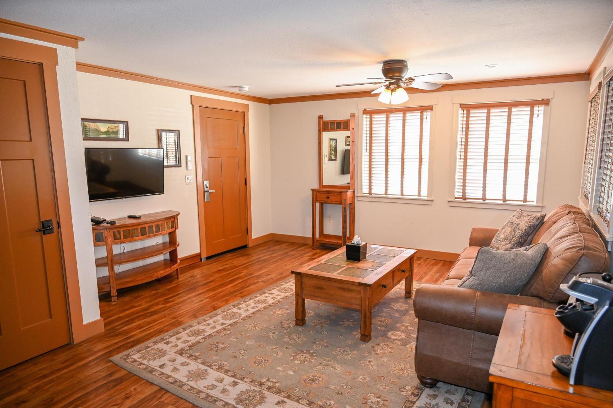 Ranch House Single Queen Suite