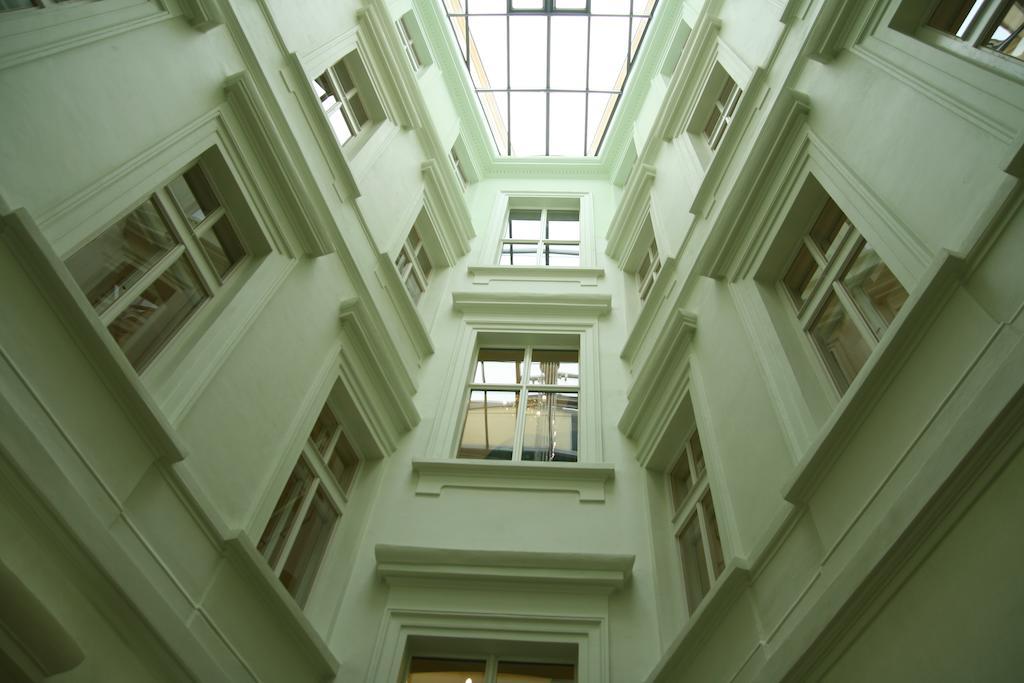 Standard Double Room with Atrium View,1433866657:JPEG