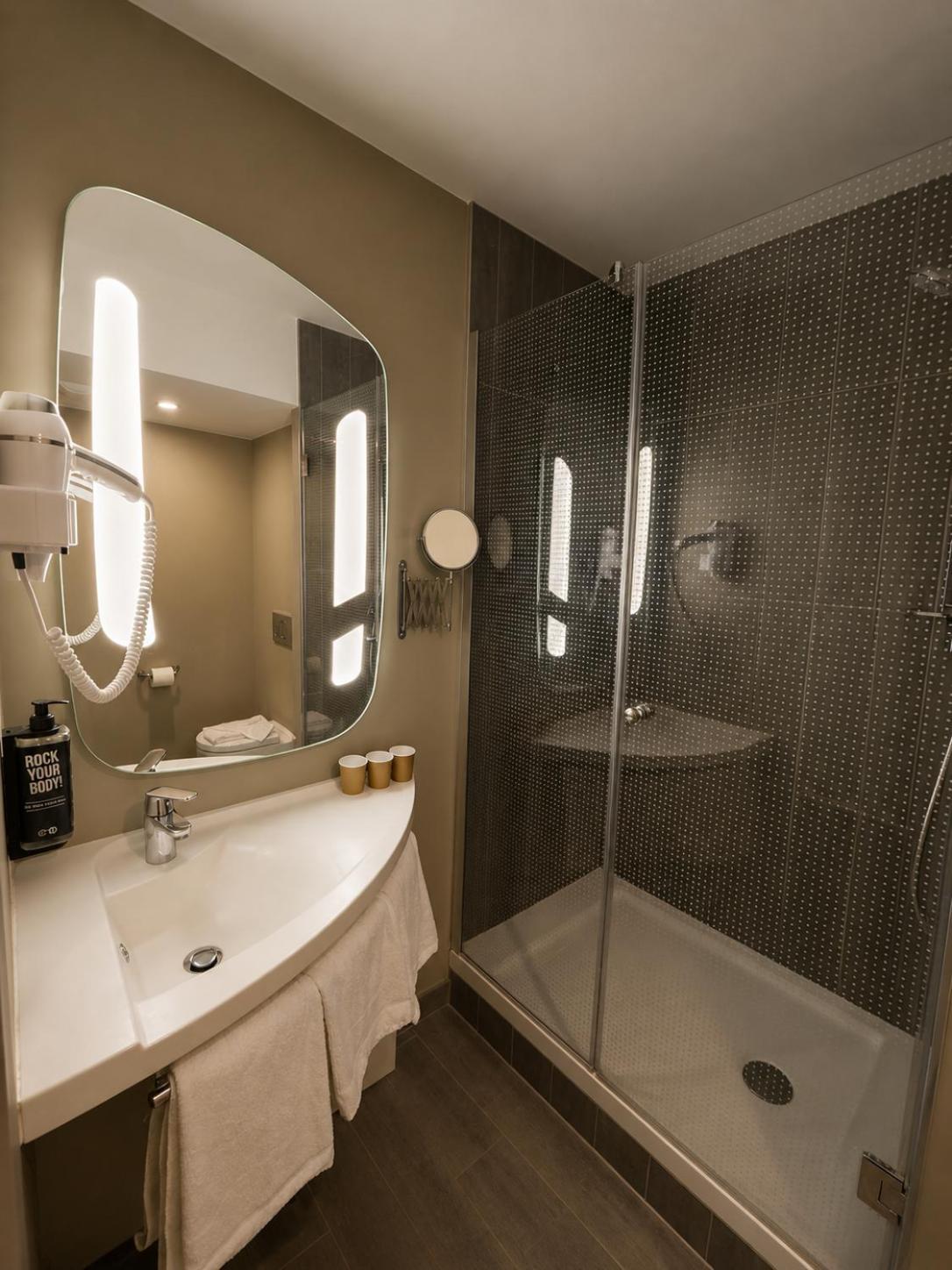 Two Adjacent Rooms,1769502504:JPEG