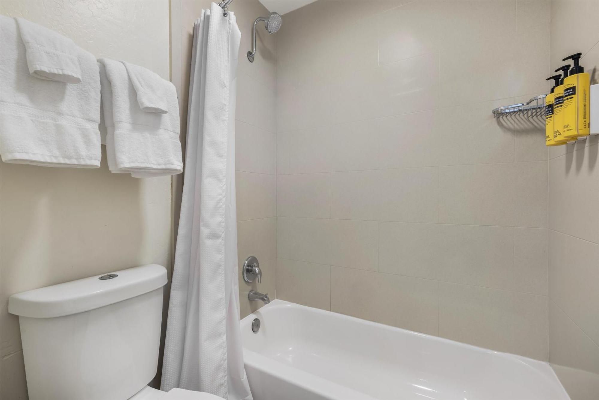 Double Room Two Double Beds Partial Ocean View Balcony or Non-Smoking