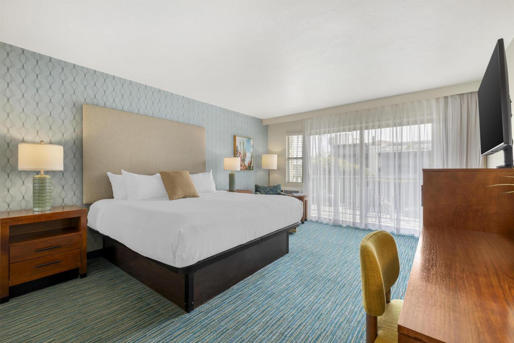 King Room Partial Ocean View Balcony Non-Smoking