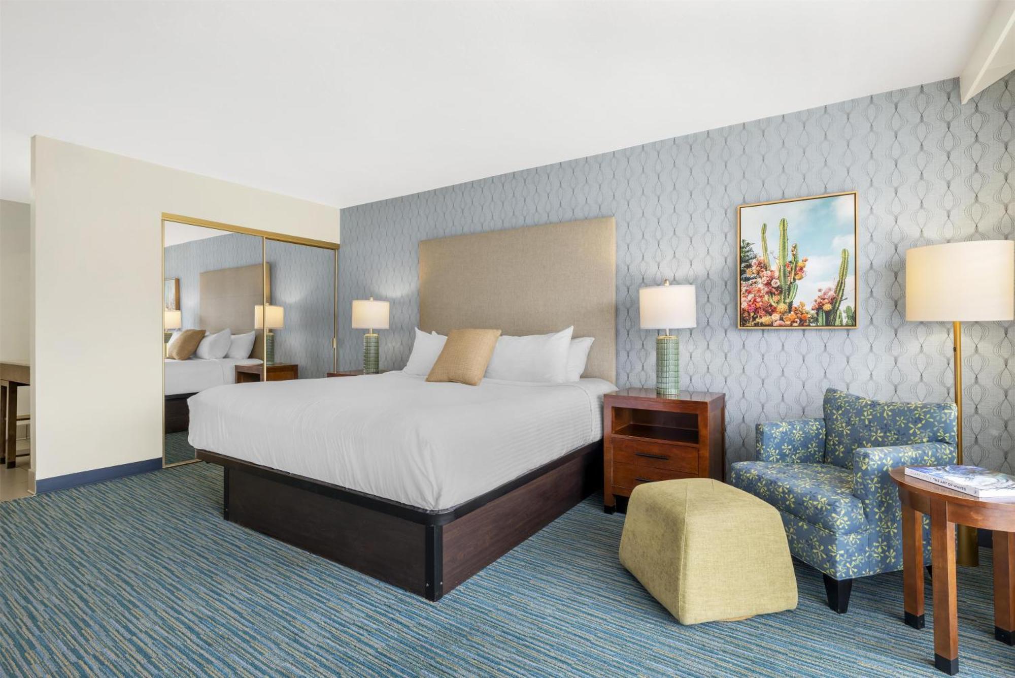 King Room Partial Ocean View Balcony Non-Smoking