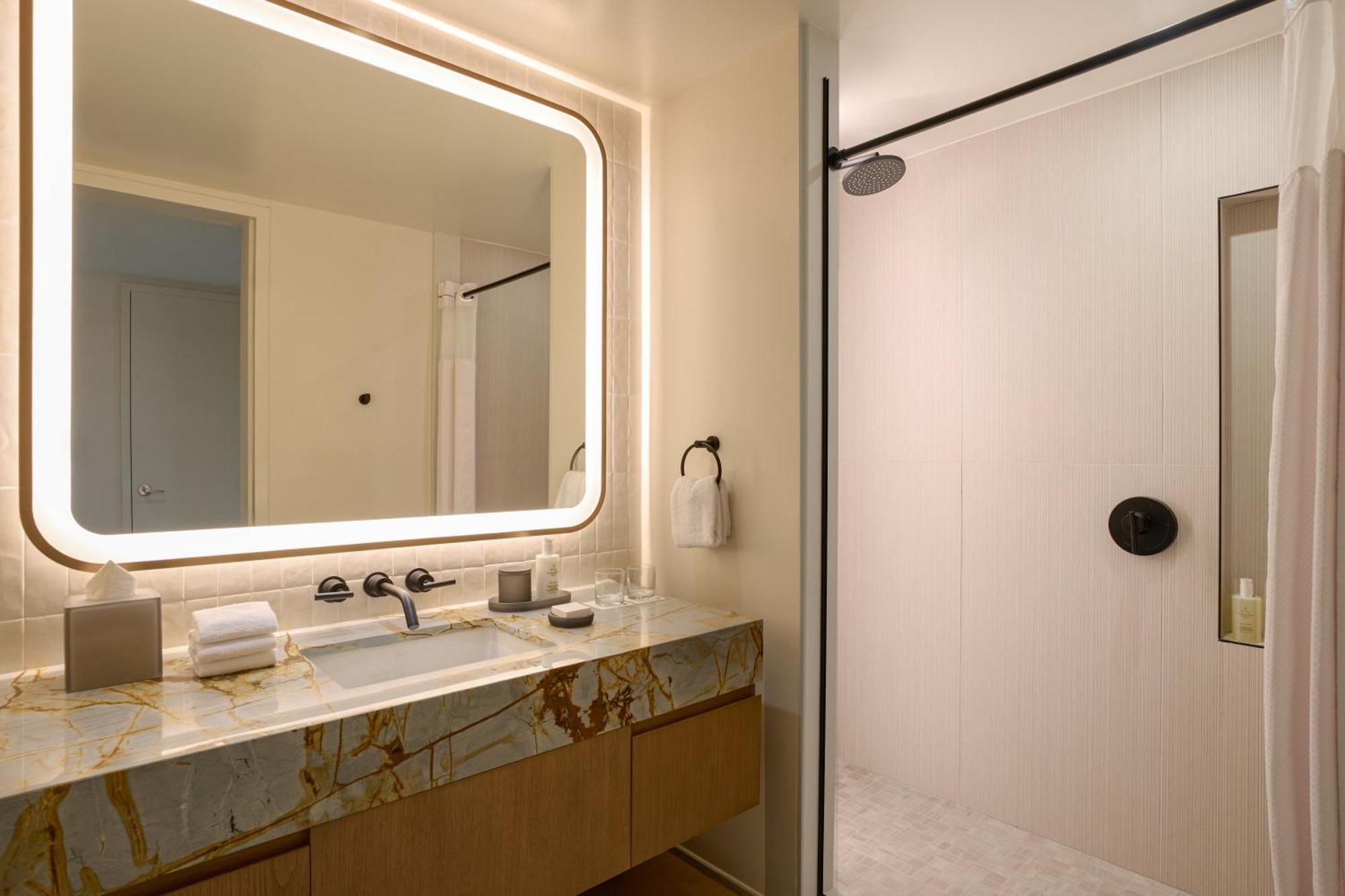 JW Mindful Deluxe Queen Room