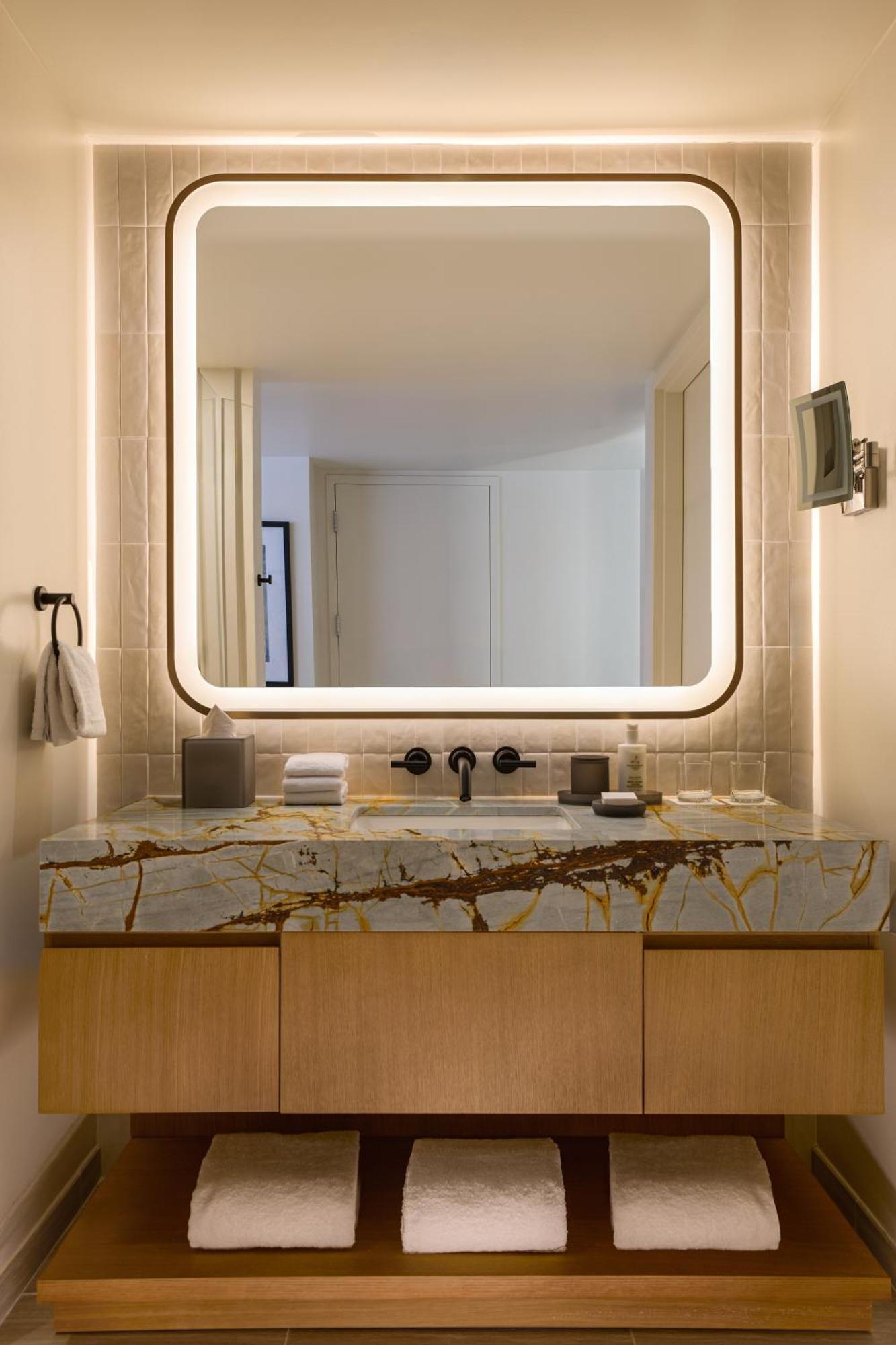 JW Mindful Deluxe Queen Room