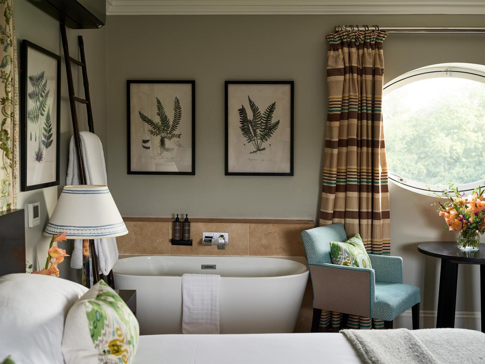 Deluxe Double Room Bath