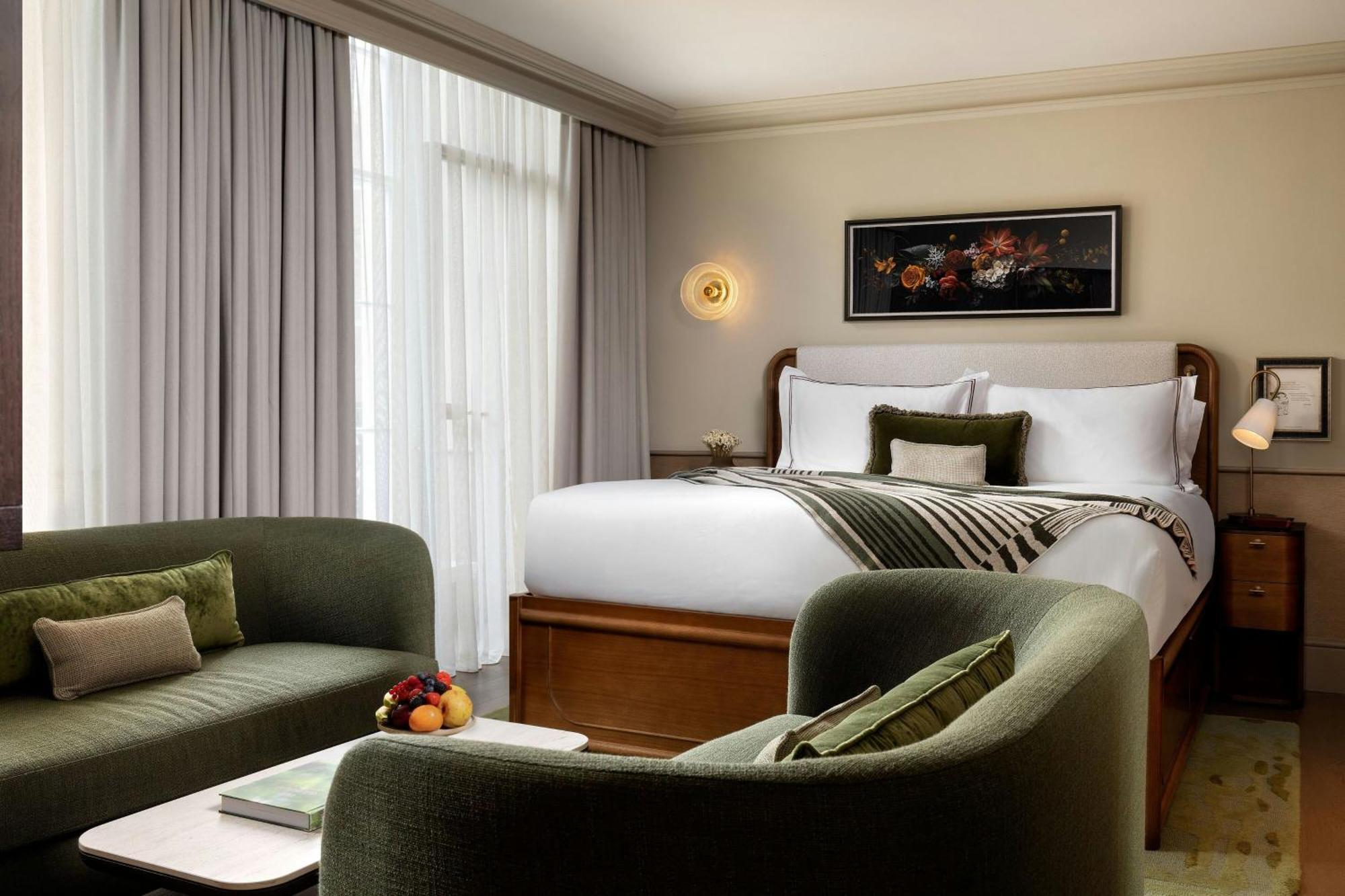 Montcalm King Suite with Sofa Bed