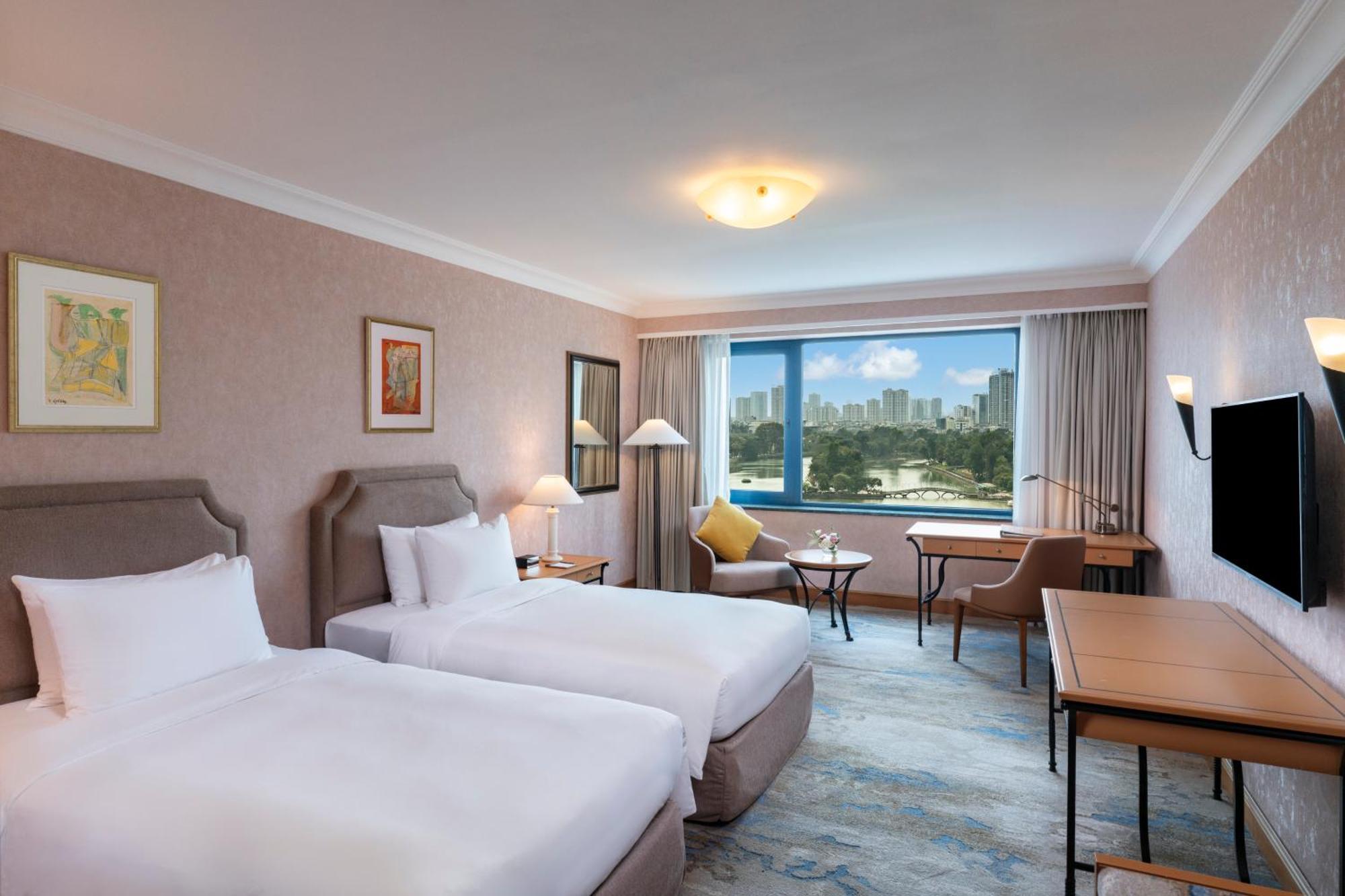 Grand Deluxe Twin Bed Lake View