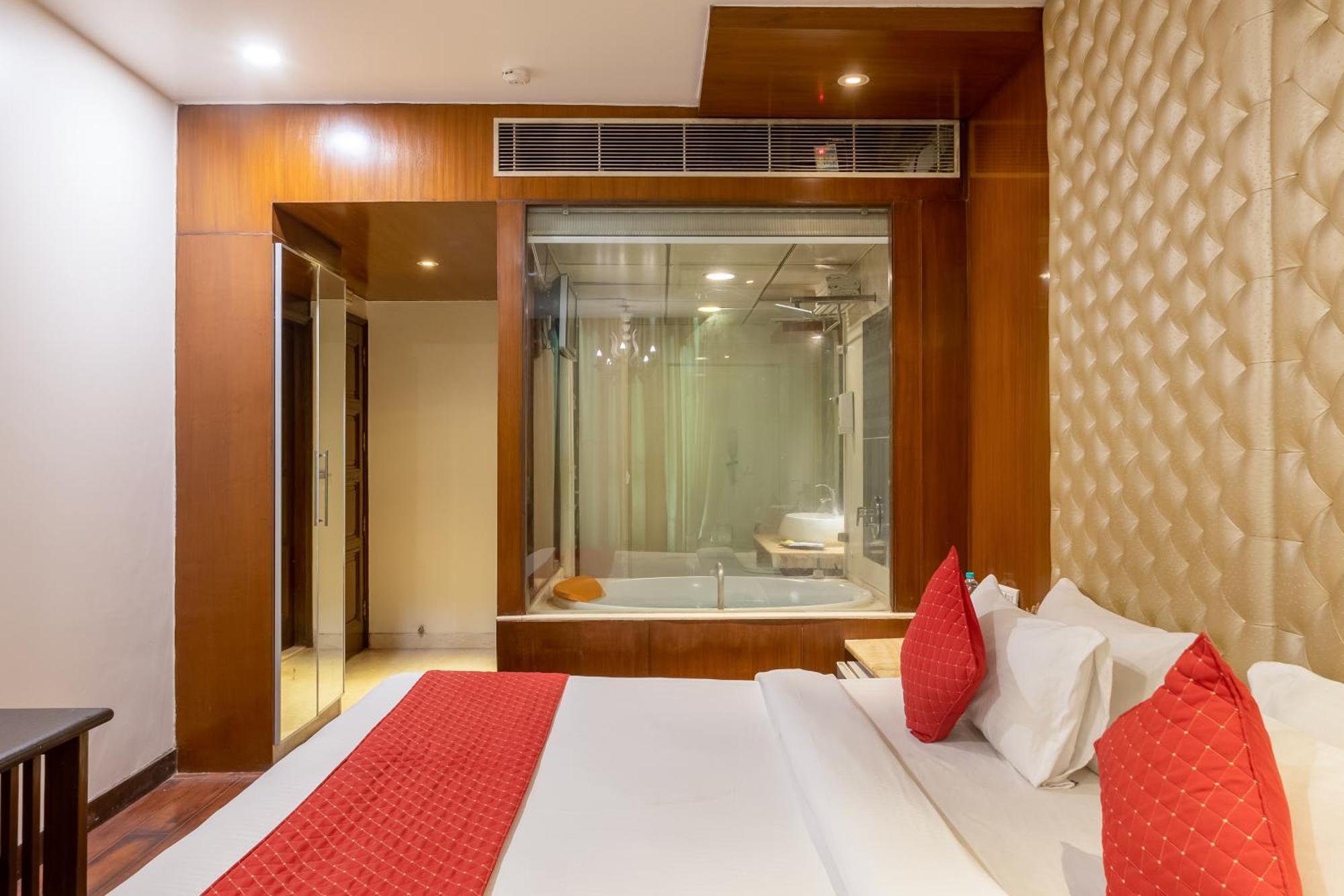 Aura Suite with Private Jacuzzi