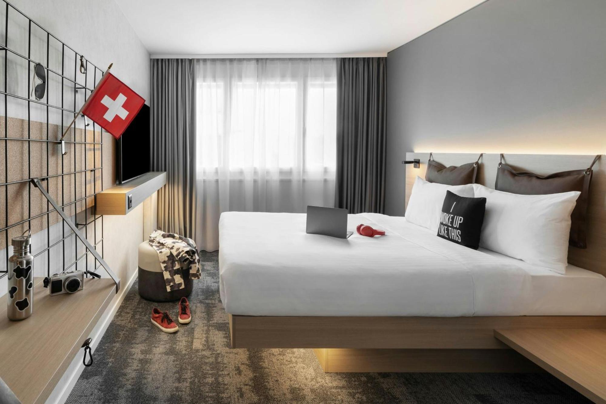 Moxy Queen Room