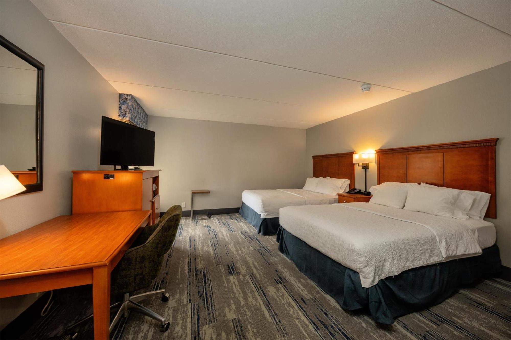 Queen Room Two Queen Beds Mobility Hearing Access or Non-Smoking