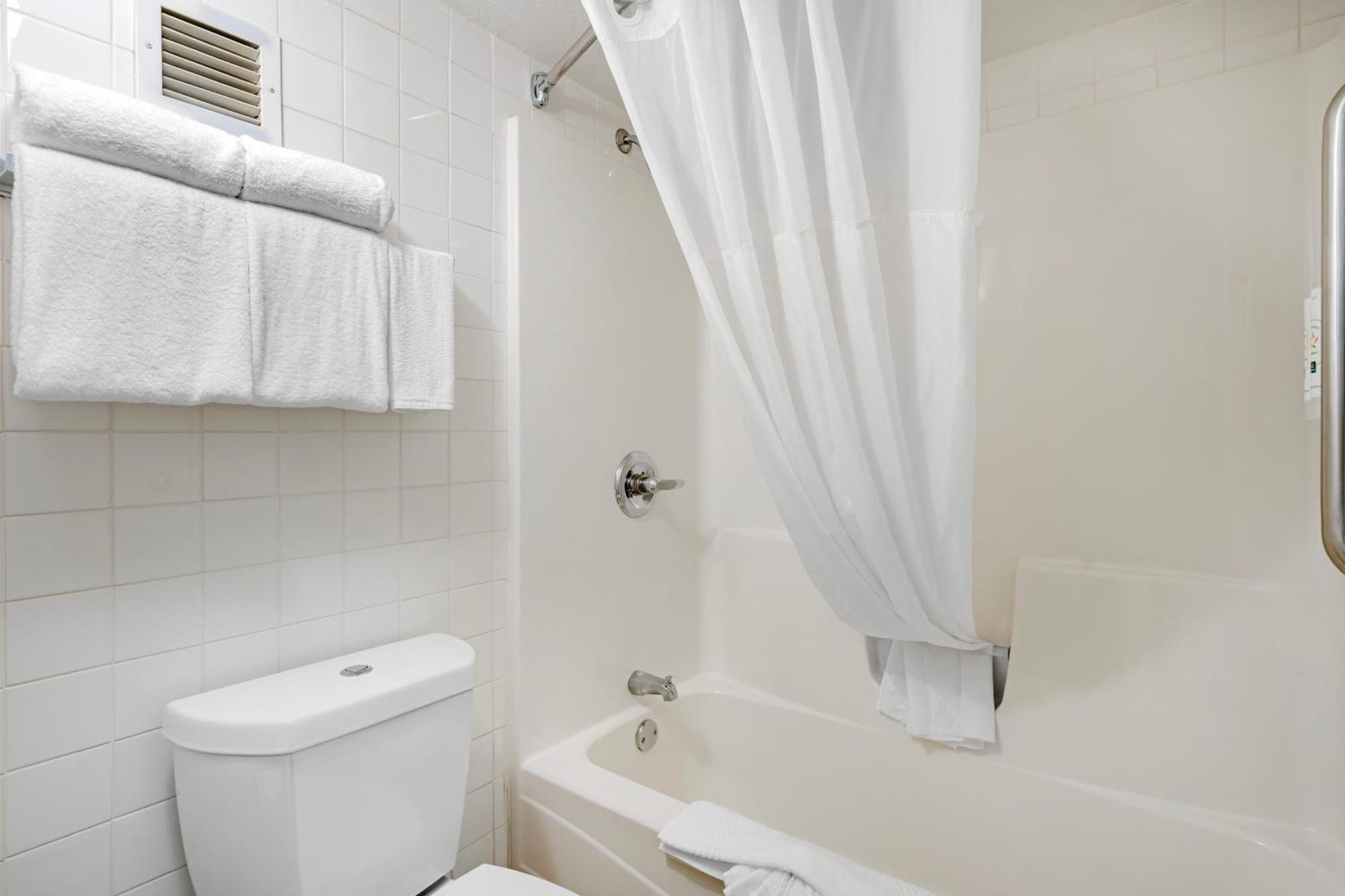 Queen Room Two Queen Beds Non-Smoking