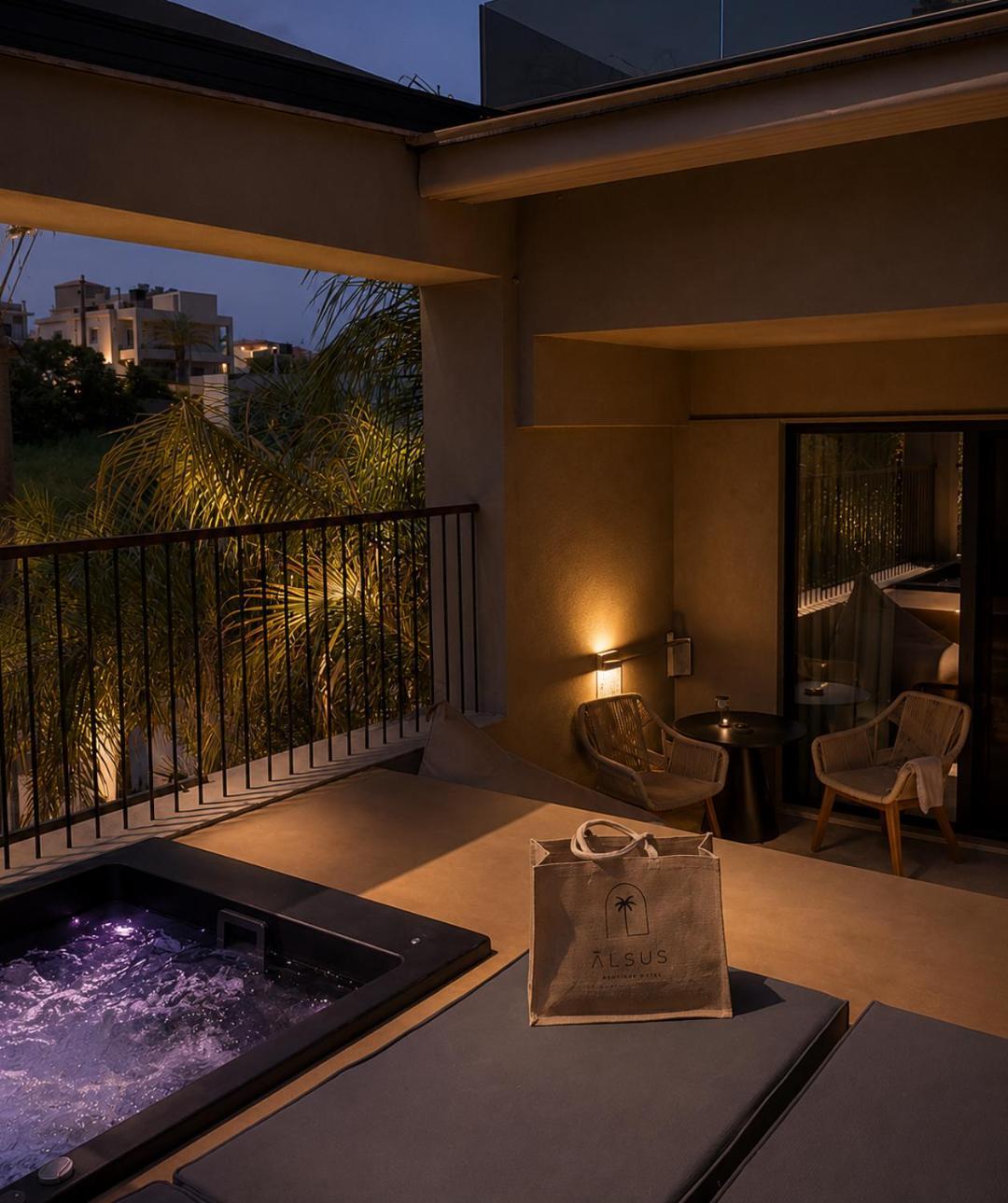Veranda Suite Private Jacuzzi