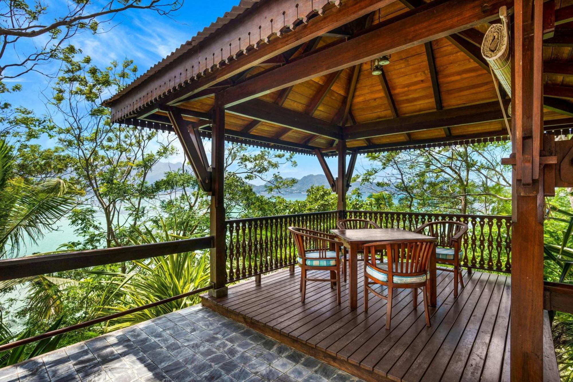 One-Bedroom Superior Pool Villa King Bed Ocean View
