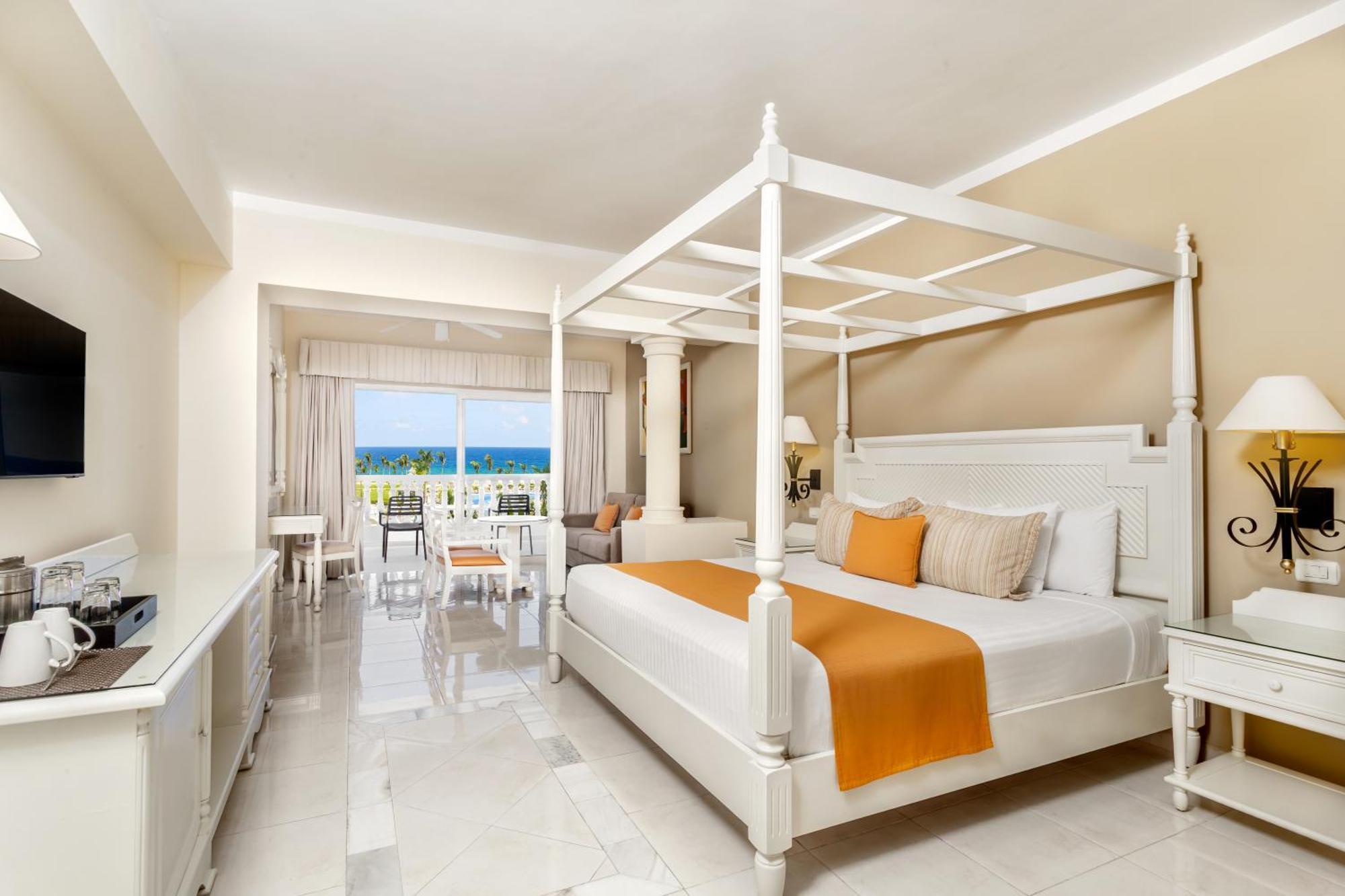 1 King Bed Sea View Deluxe Junior Suite SGL