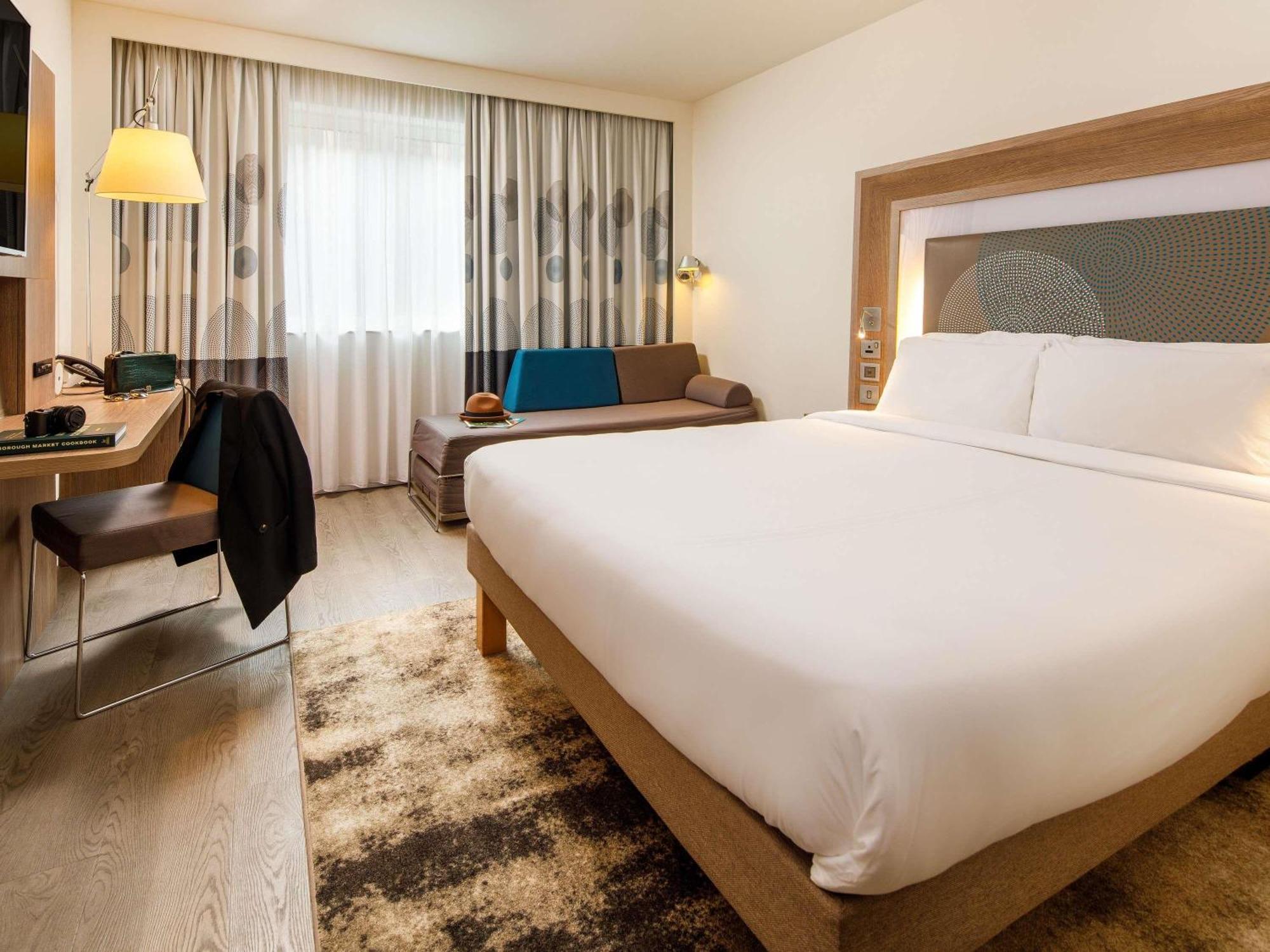 Superior Queen Room One Queen Bed One Single Sofa Bed,1770437976:JPEG
