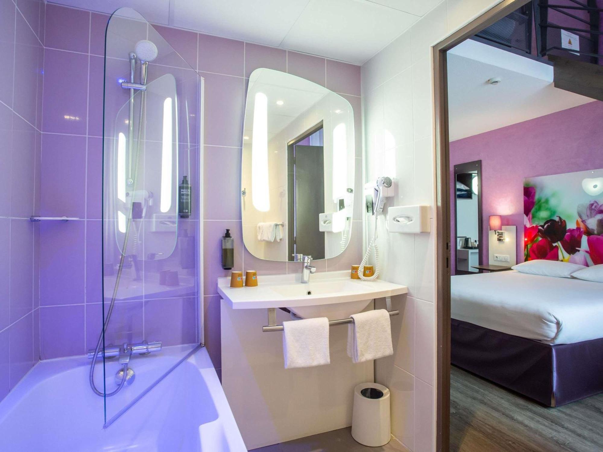Standard Family Suite One Double Bed Twin Beds