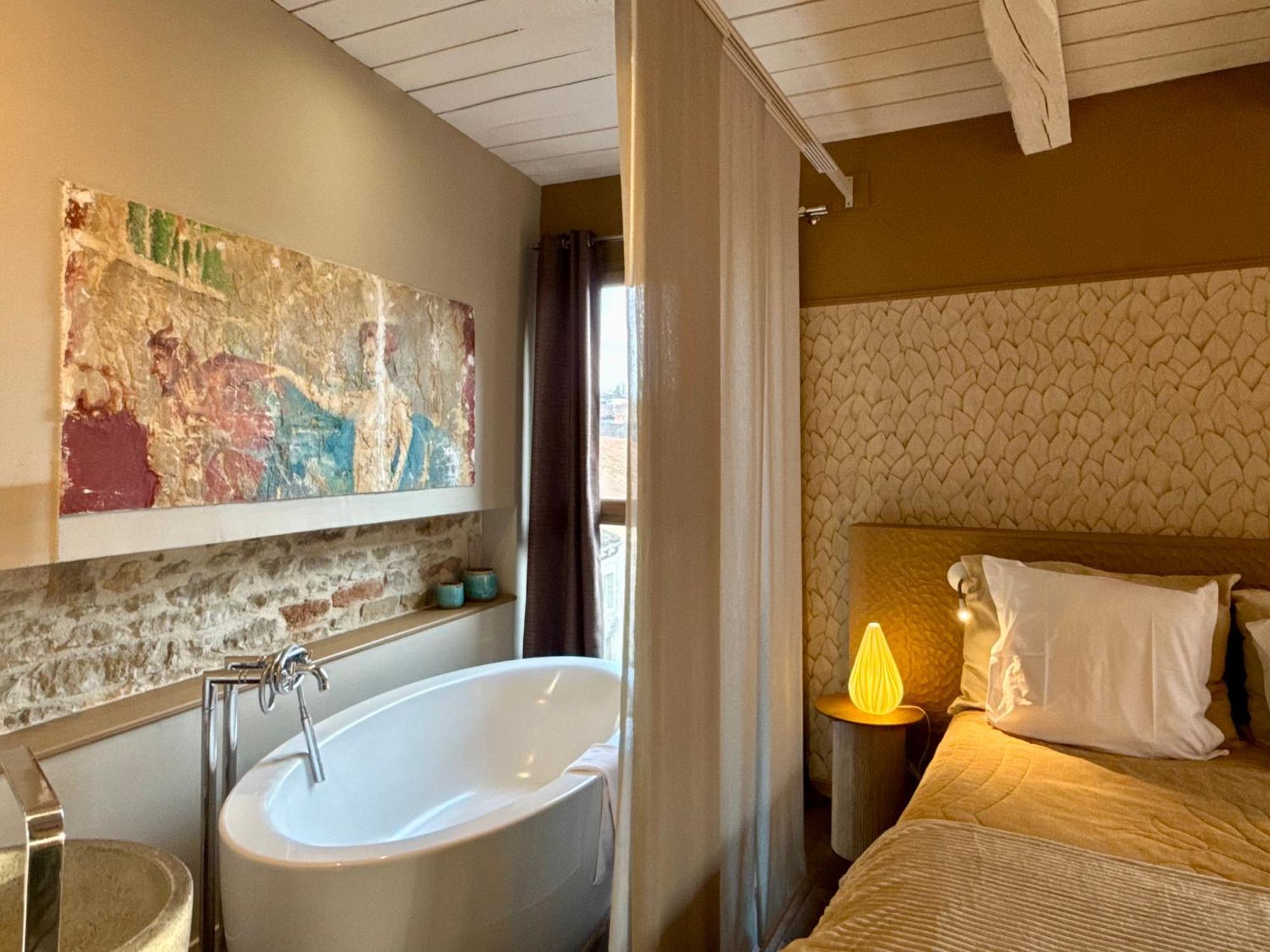 Chambre Double Supérieure avec Baignoire - Non Accessible par Ascenseur