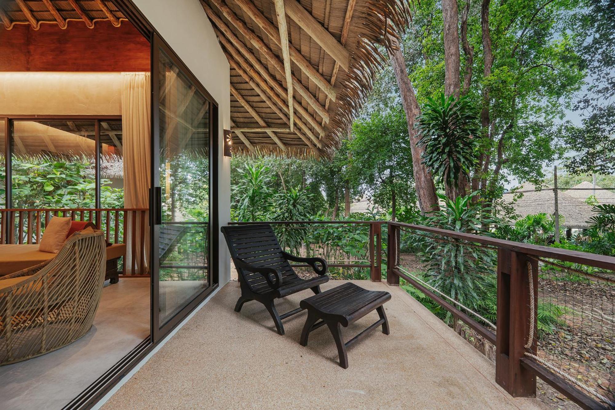One Bedroom Bathtub Villa