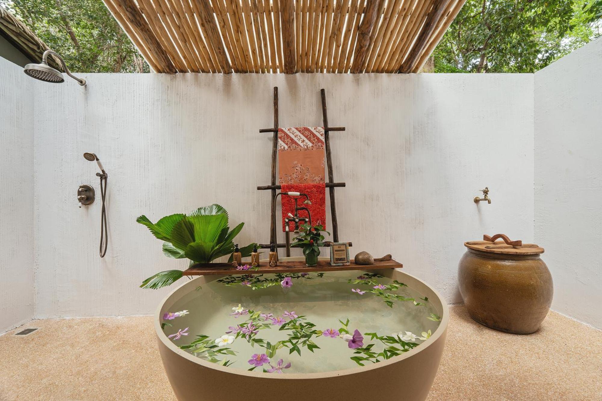 One Bedroom Bathtub Villa