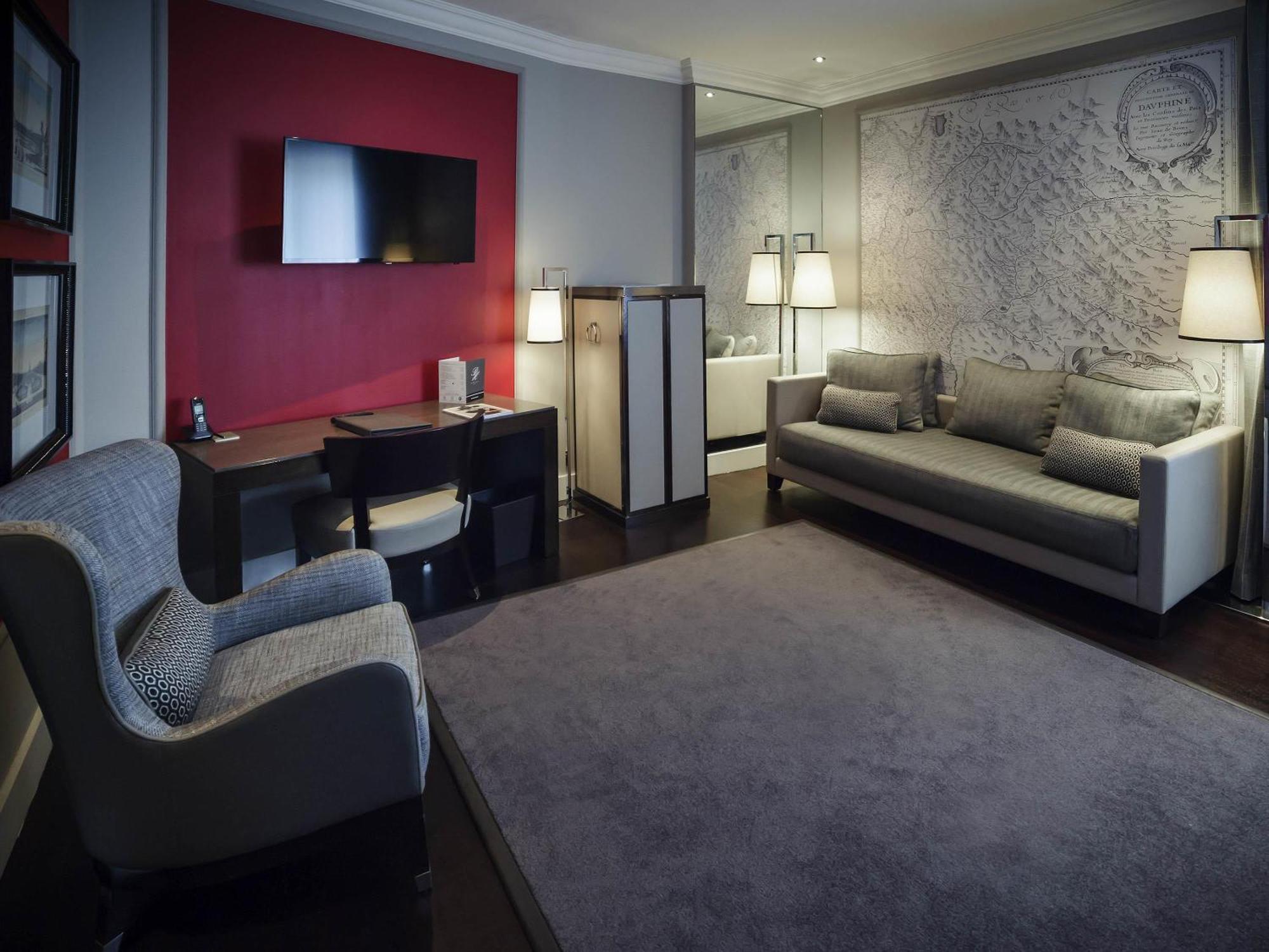 Deluxe City View Room Queen Bed