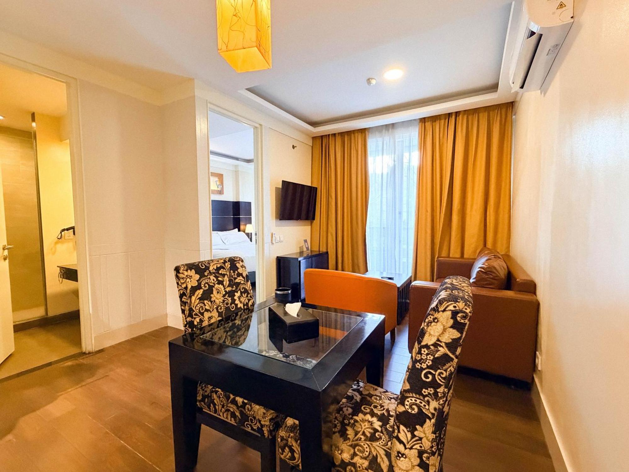 Apartment Pool View
