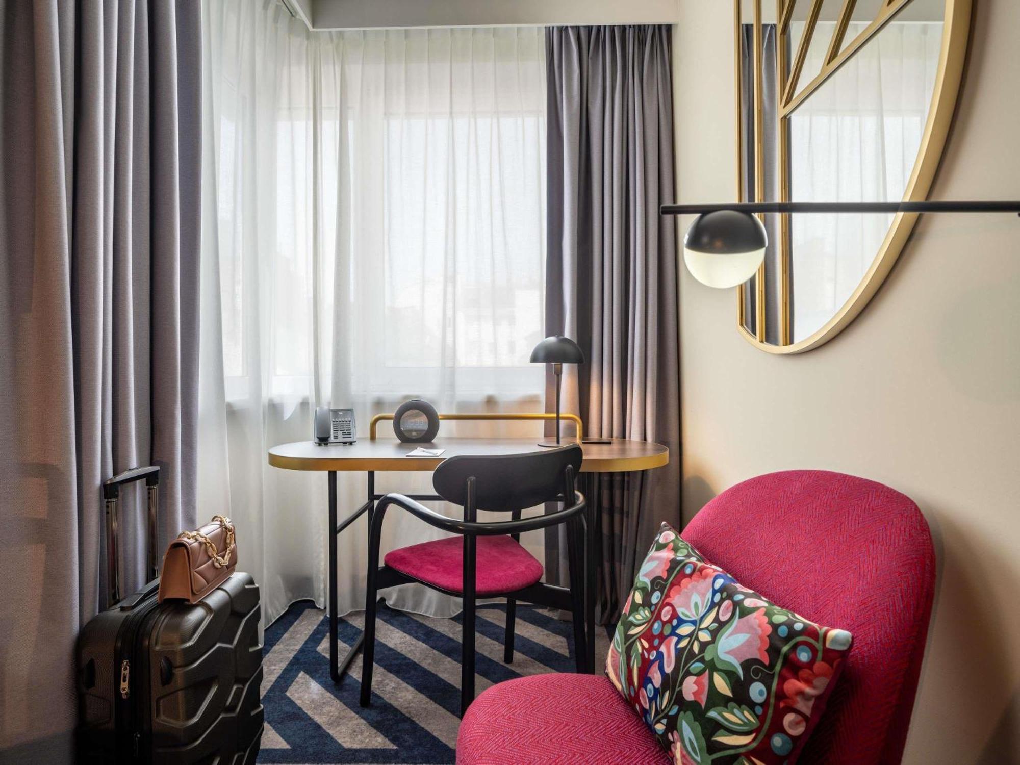 Standard Queen Room