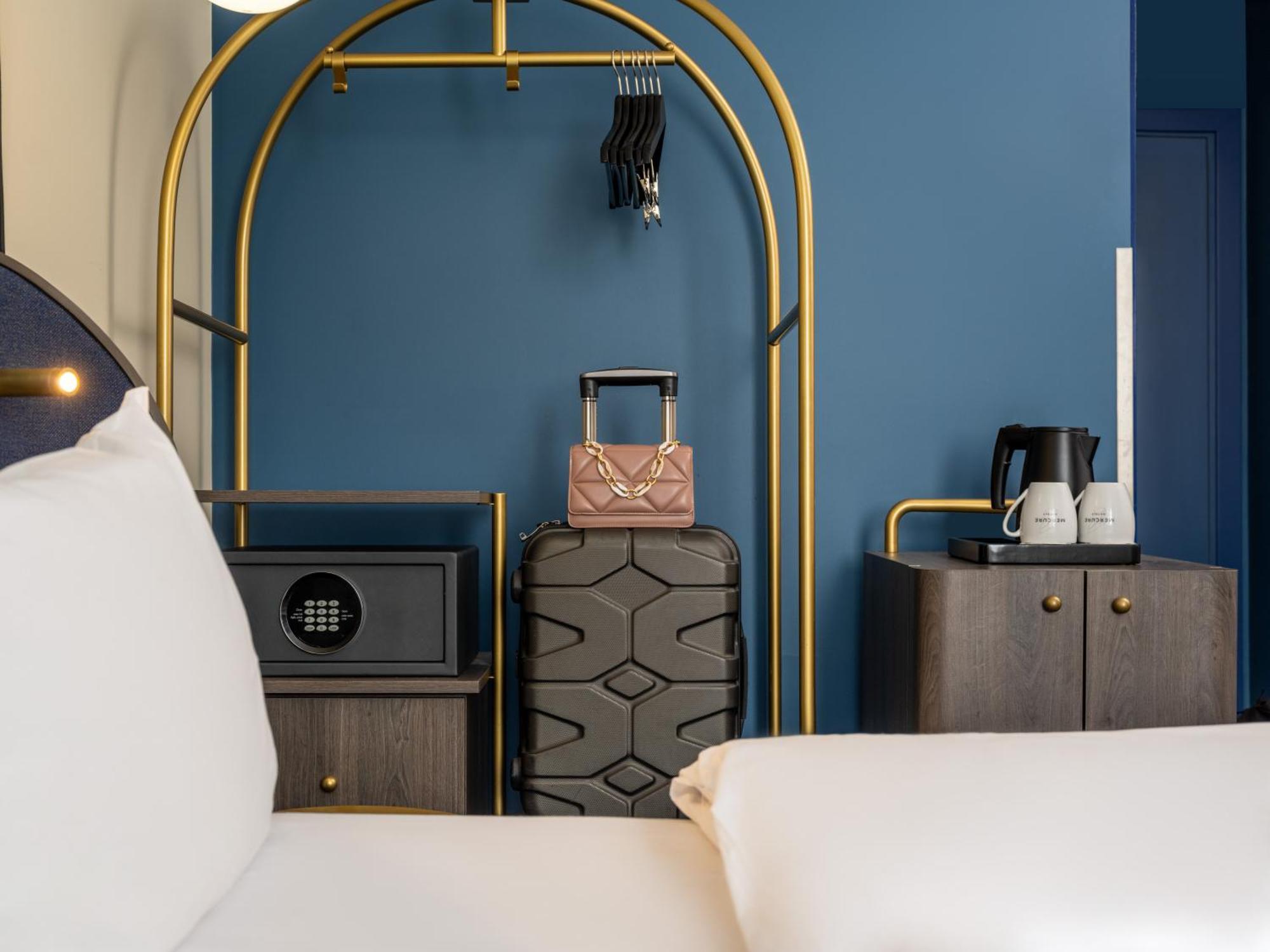 Standard Queen Room