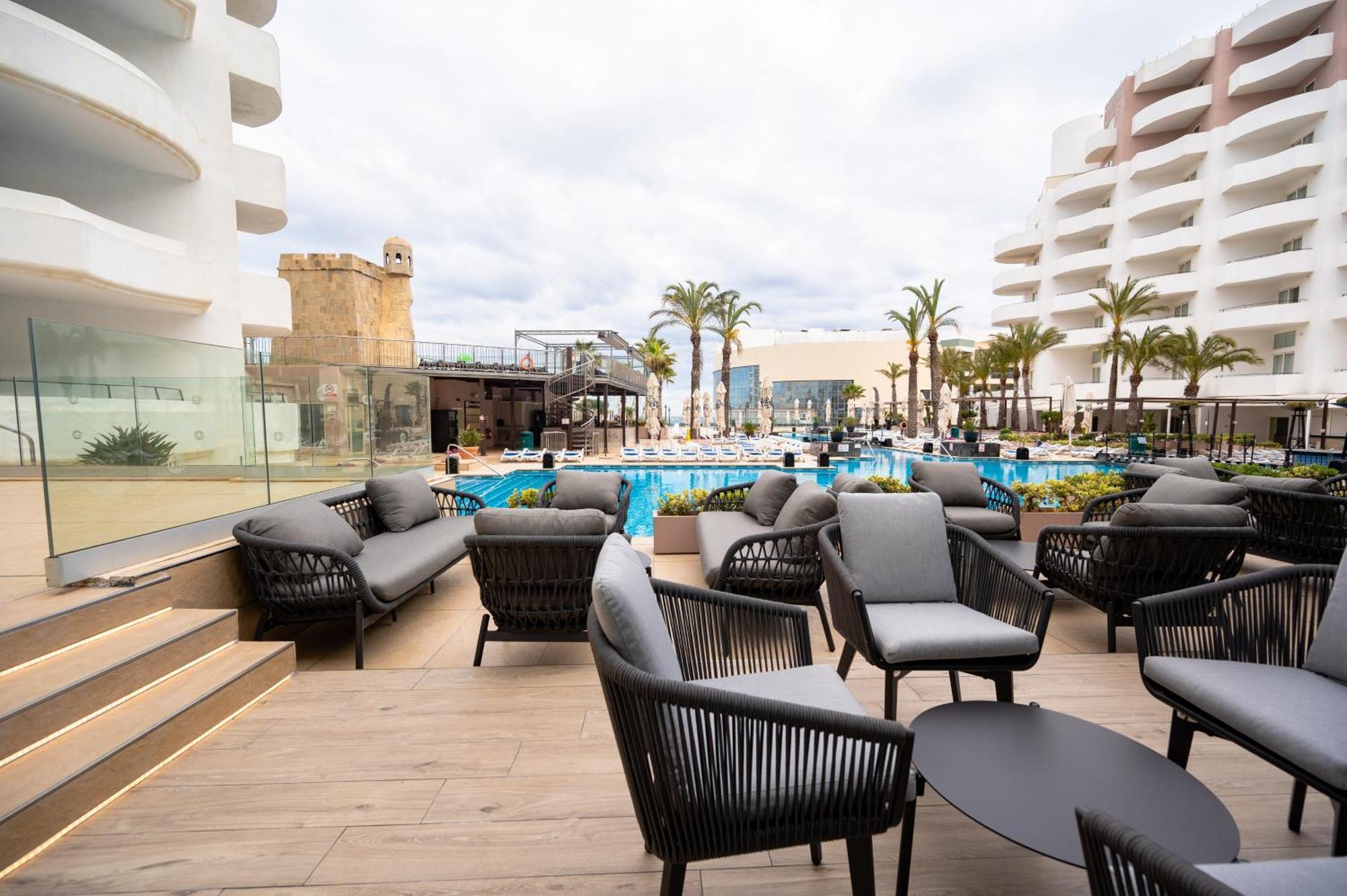 Double or Twin Room Balcony Executive Lounge access
