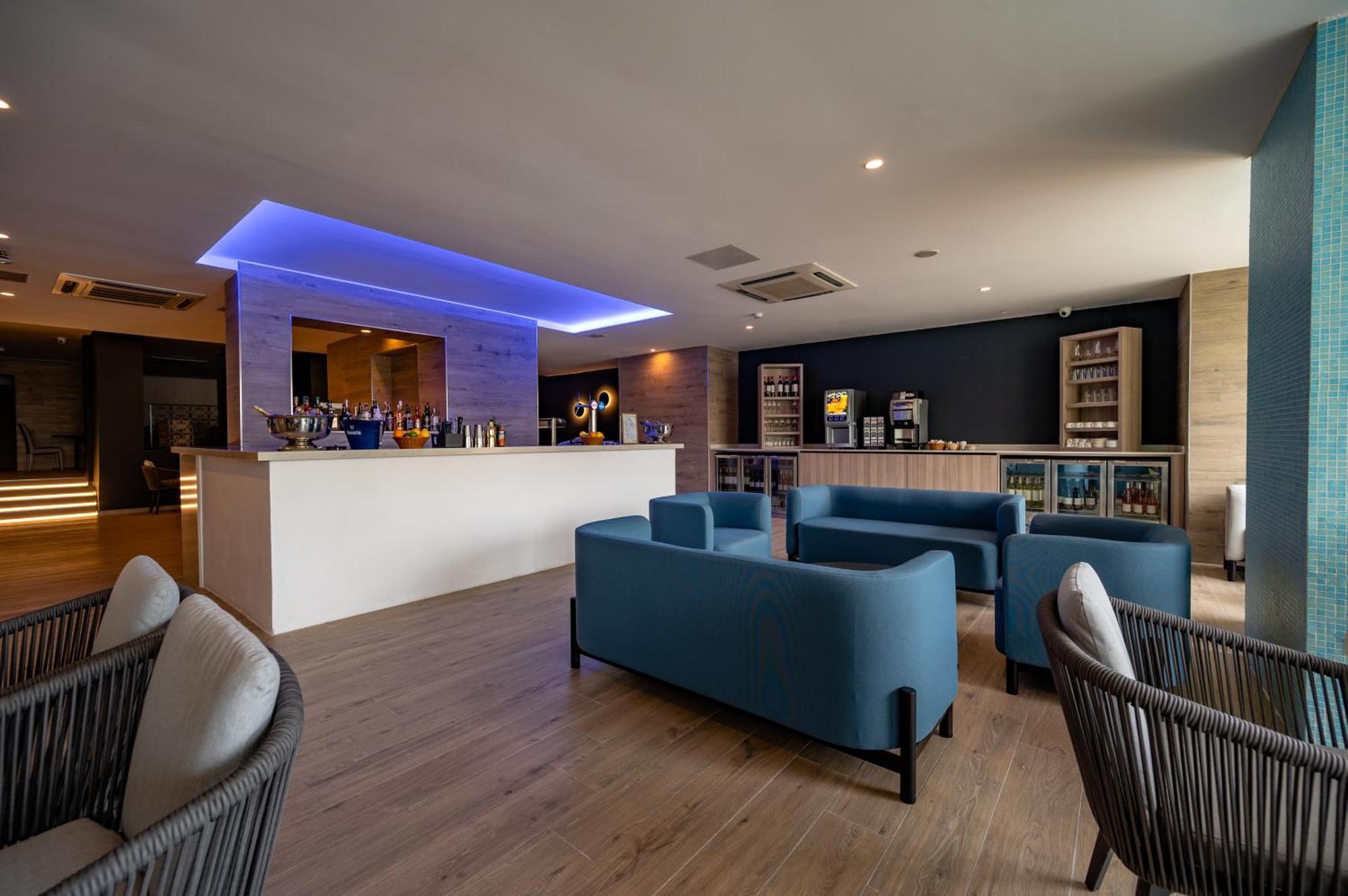 Double or Twin Room Balcony Executive Lounge access