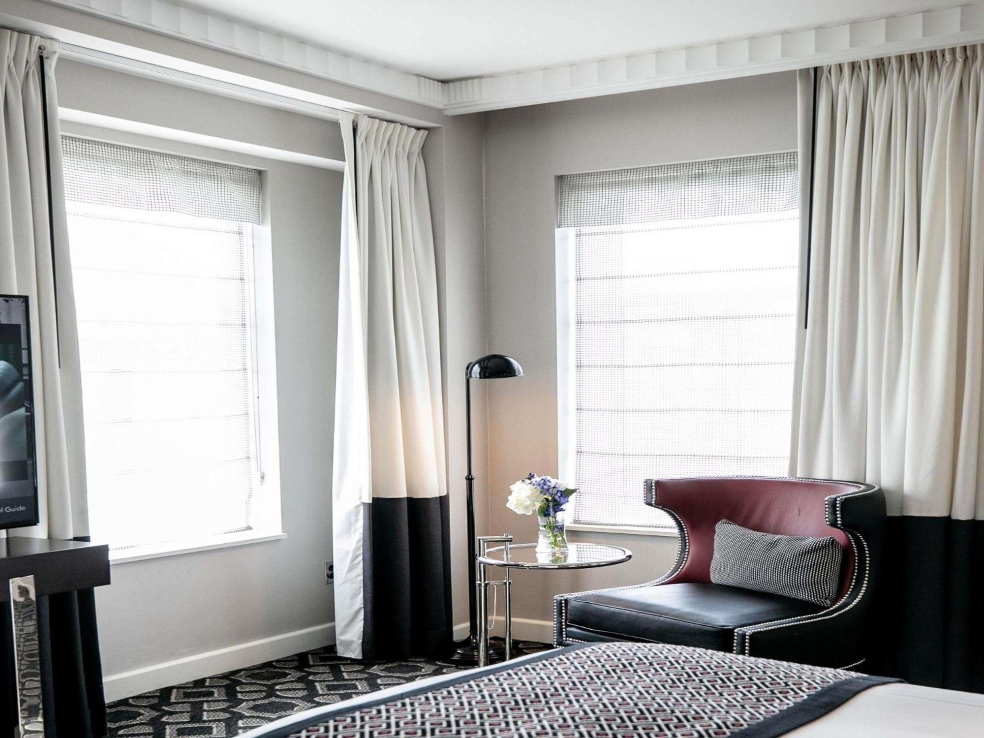 Luxury Corner King Room