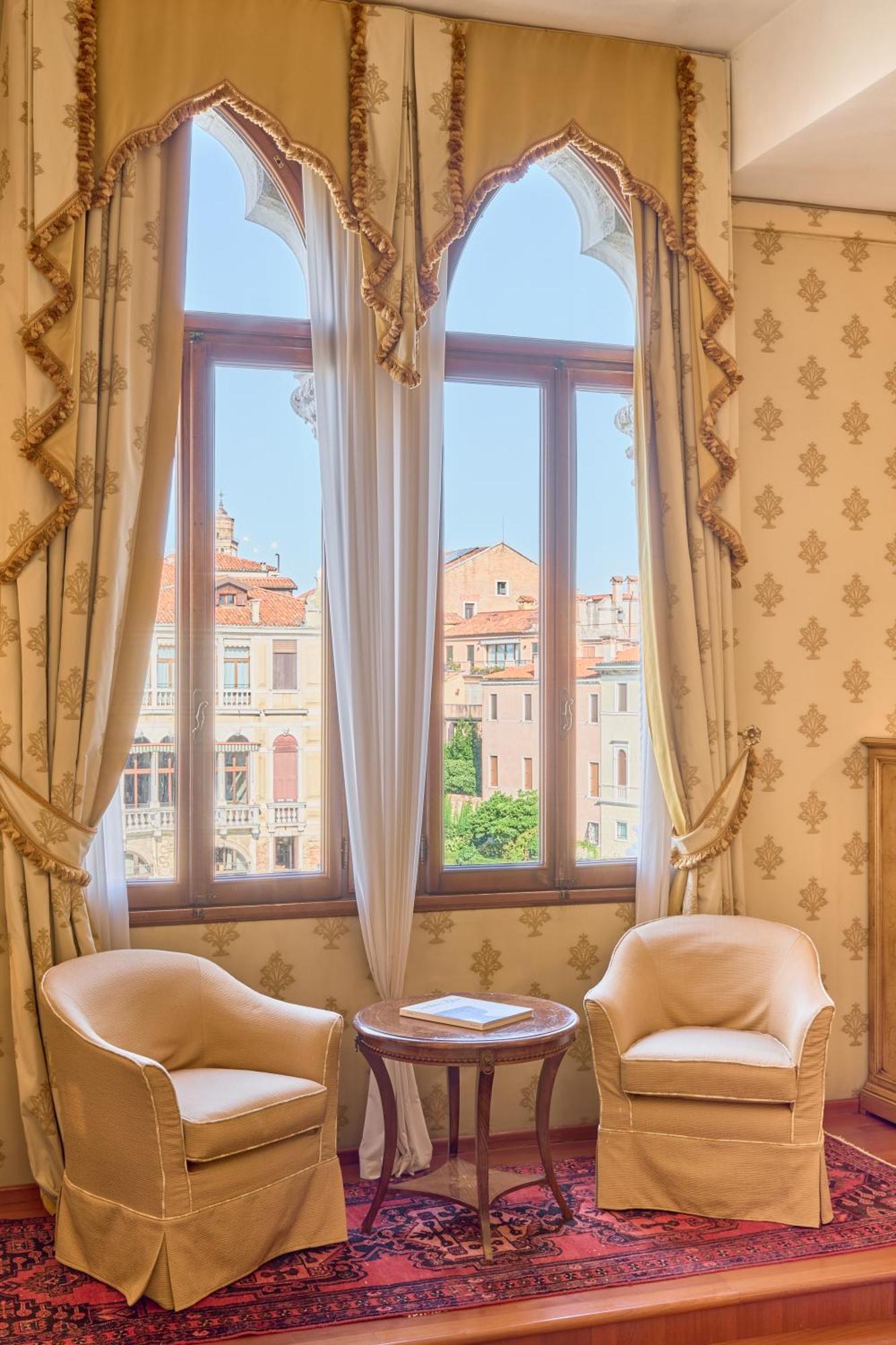 Junior Suite Grand Canal View Full